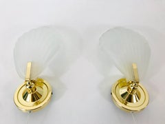 Paire de lampes murales en forme de coquille en laiton et verre:: années 1980