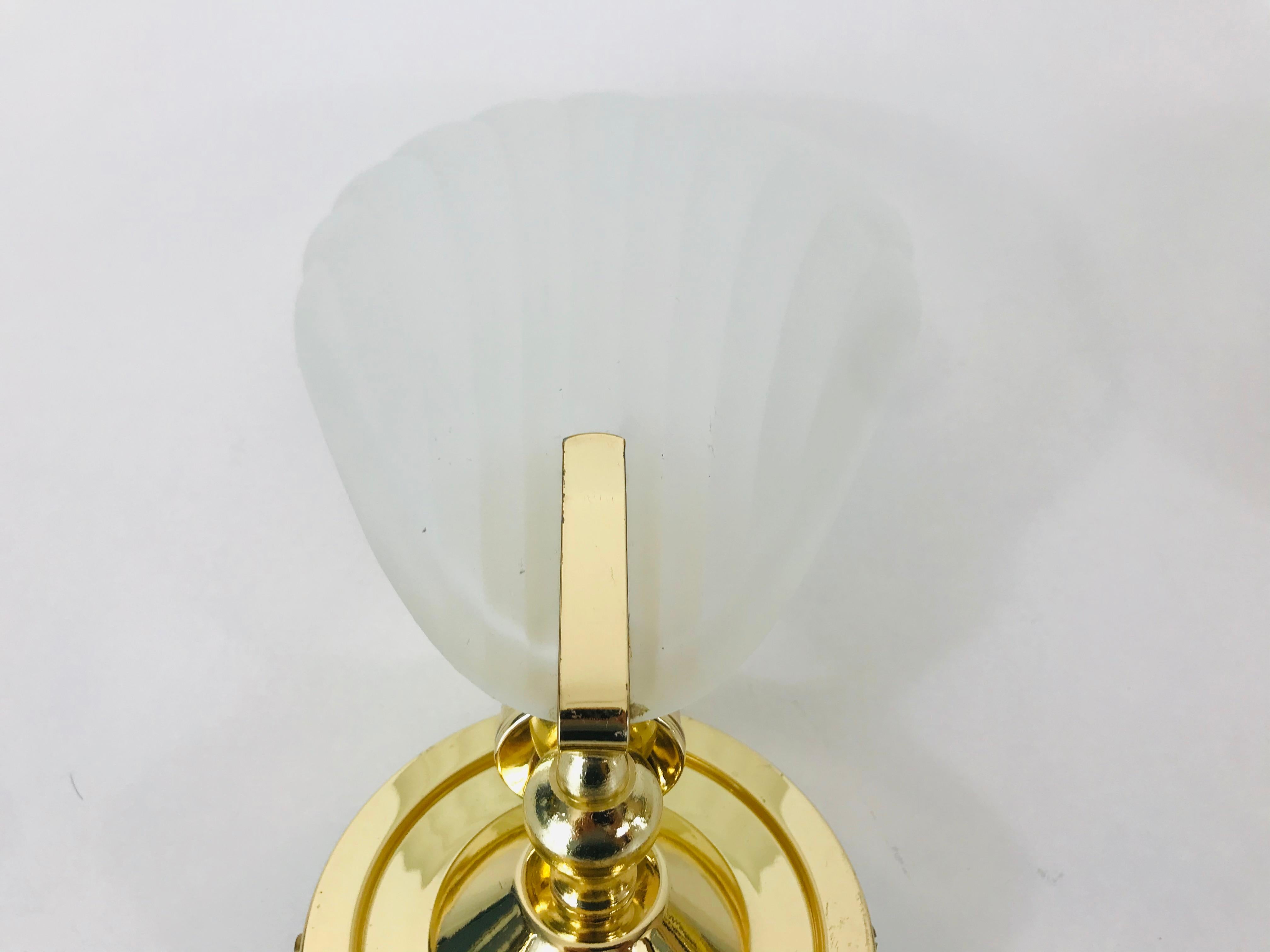 Mid-Century Modern Pair of Shell Shaped Brass and Glass Wall Lamps, 1980s For Sale
