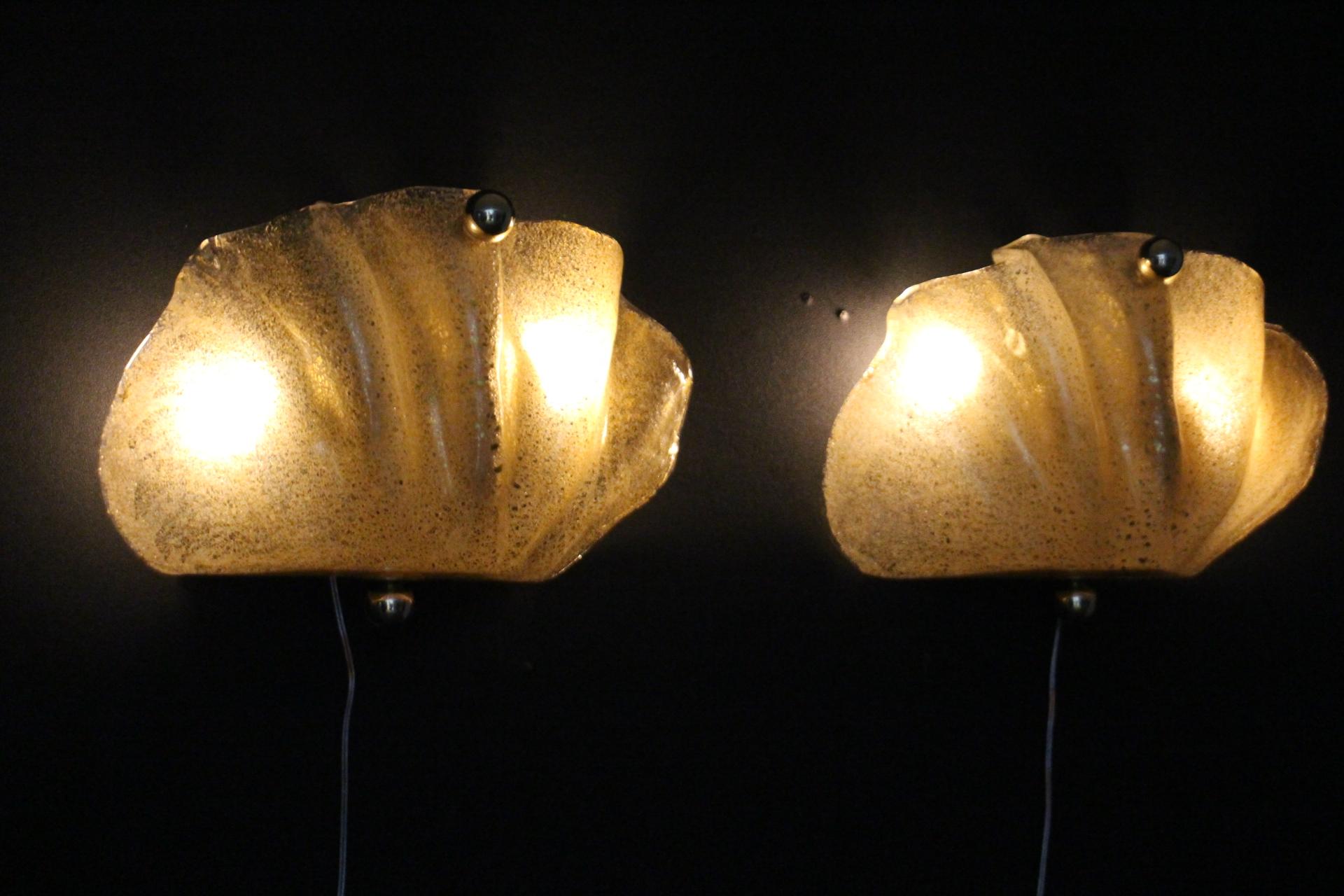 Pareja de Apliques en Forma de Concha de Cristal de Murano Dorado en venta 7