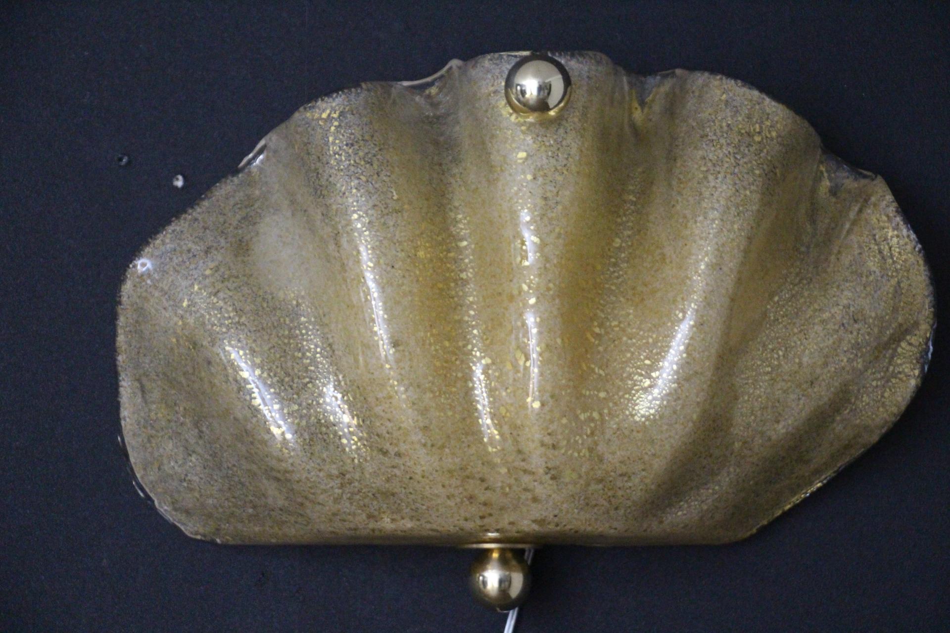 Pareja de Apliques en Forma de Concha de Cristal de Murano Dorado en Excelente estado para la venta en Saint-Ouen, FR