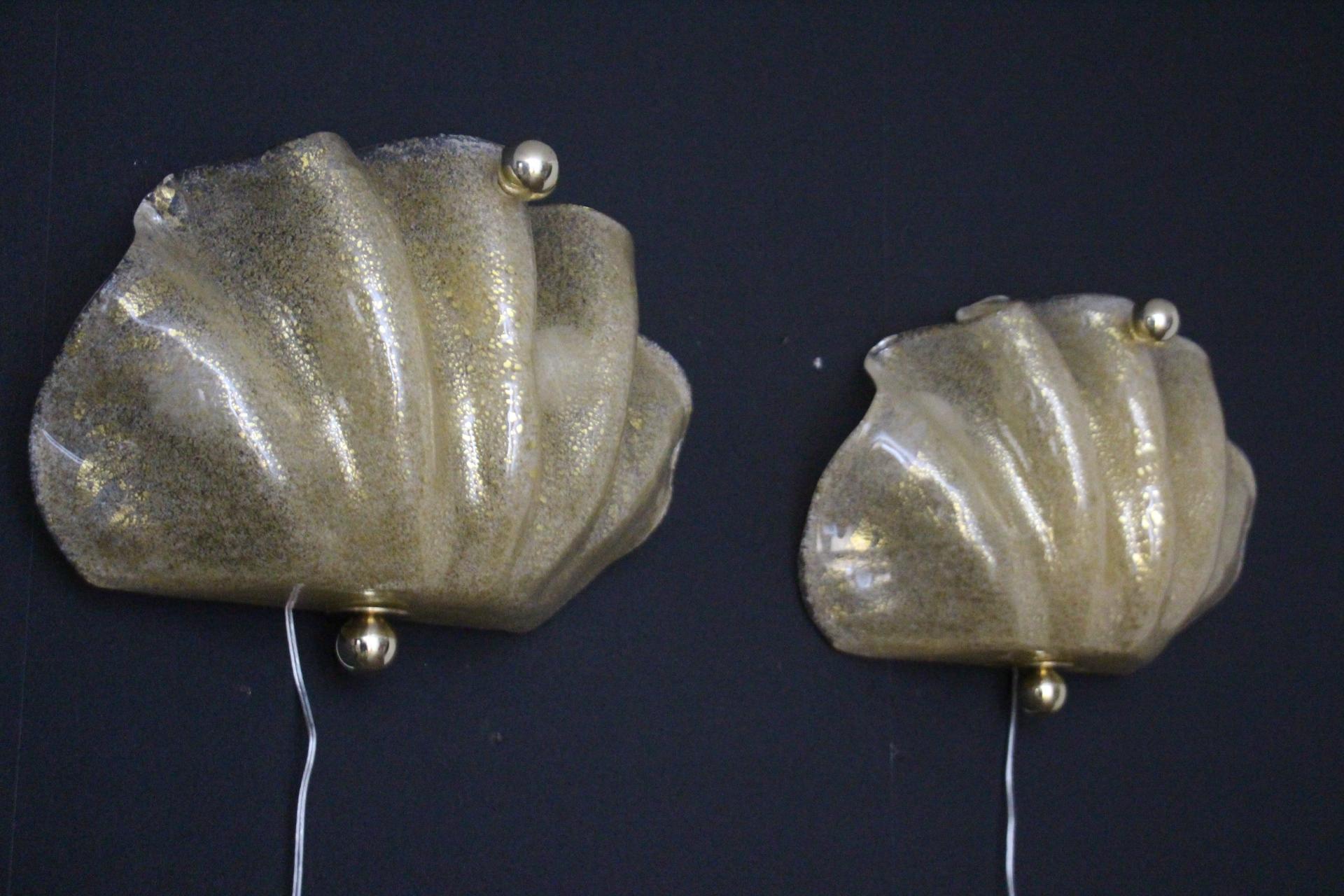 Pareja de Apliques en Forma de Concha de Cristal de Murano Dorado Siglo XXI y contemporáneo en venta