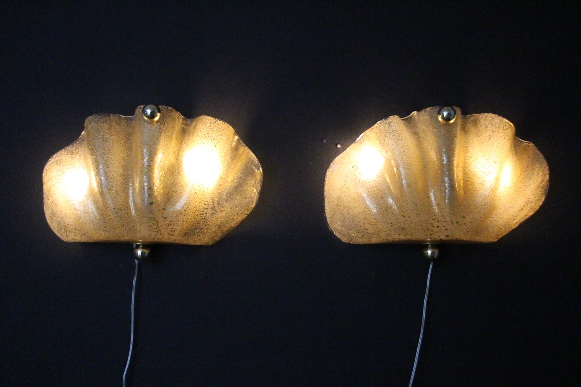 Pareja de Apliques en Forma de Concha de Cristal de Murano Dorado en venta 4