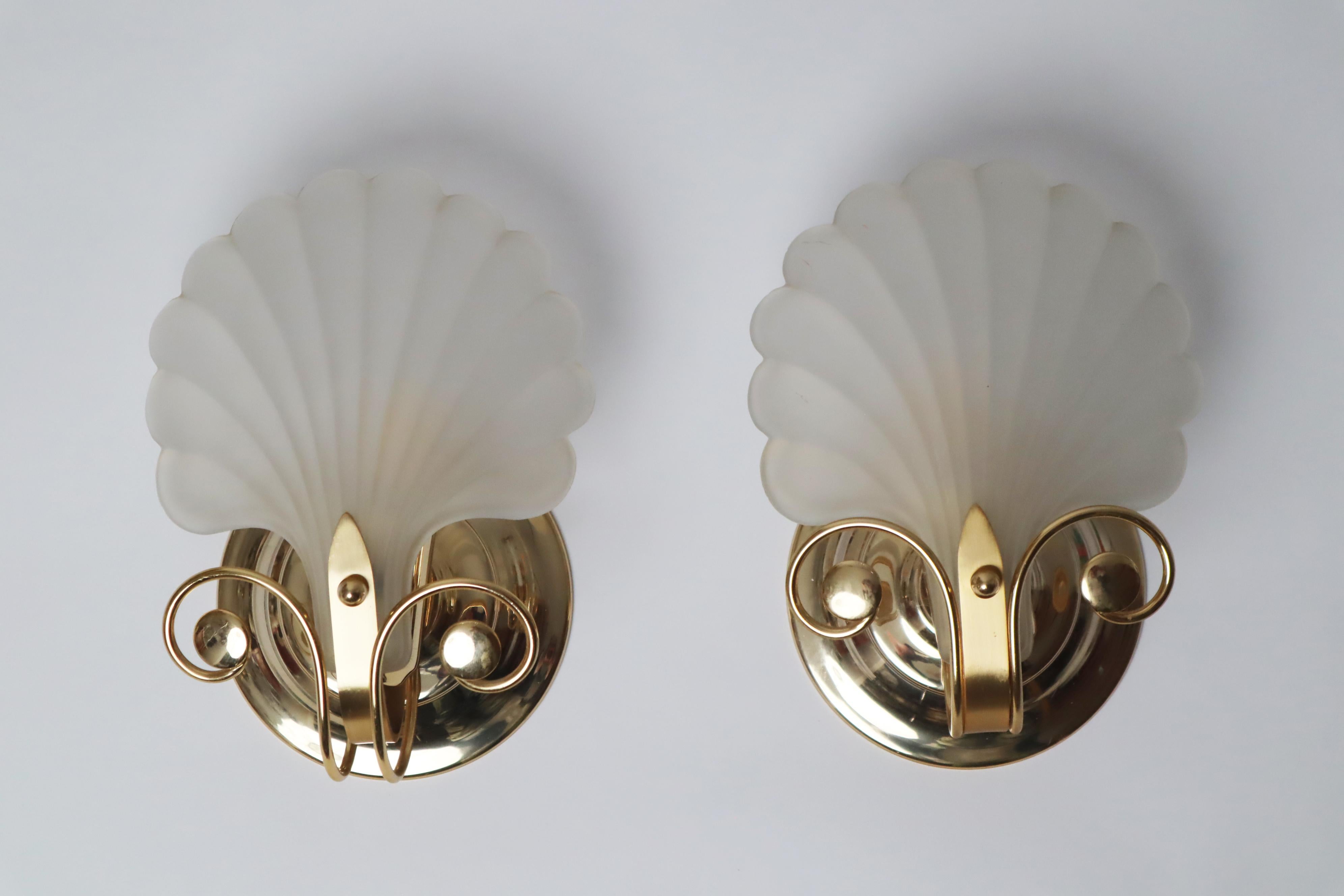 Fatto a macchina Coppia di lampade da parete a conchiglia di Deknudt, anni '80, Belgio. in vendita