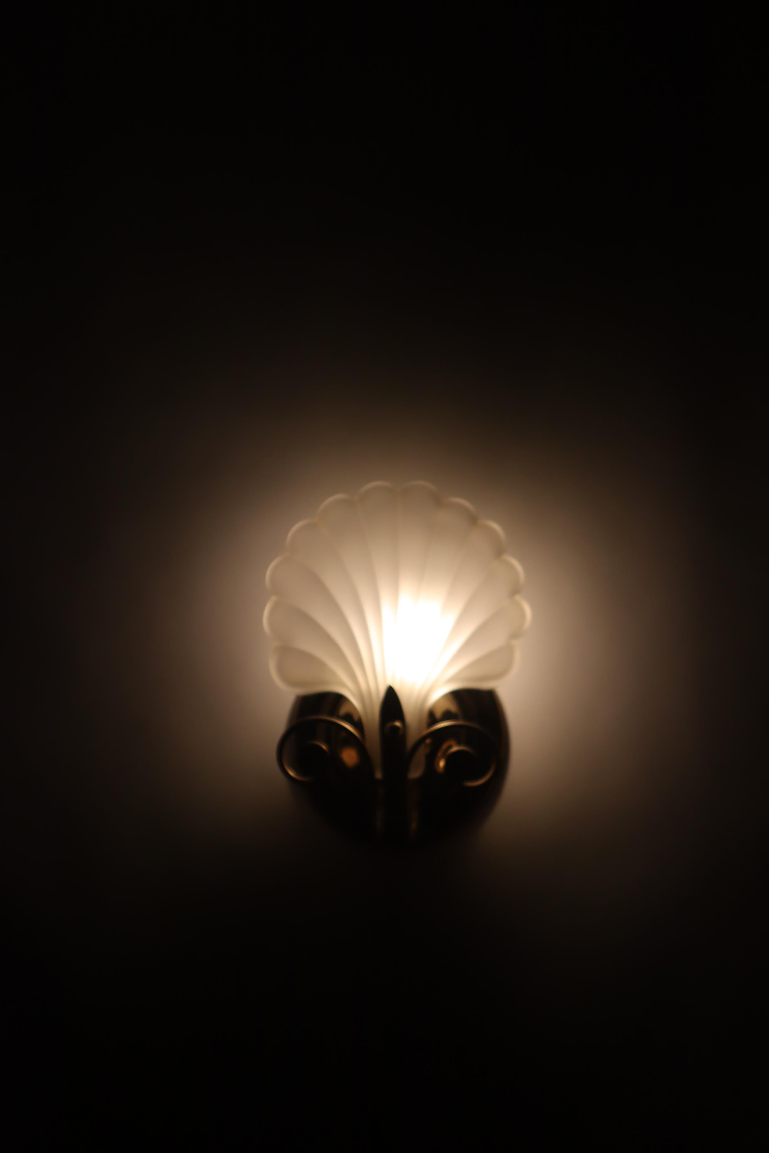 Coppia di lampade da parete a conchiglia di Deknudt, anni '80, Belgio. in vendita 1