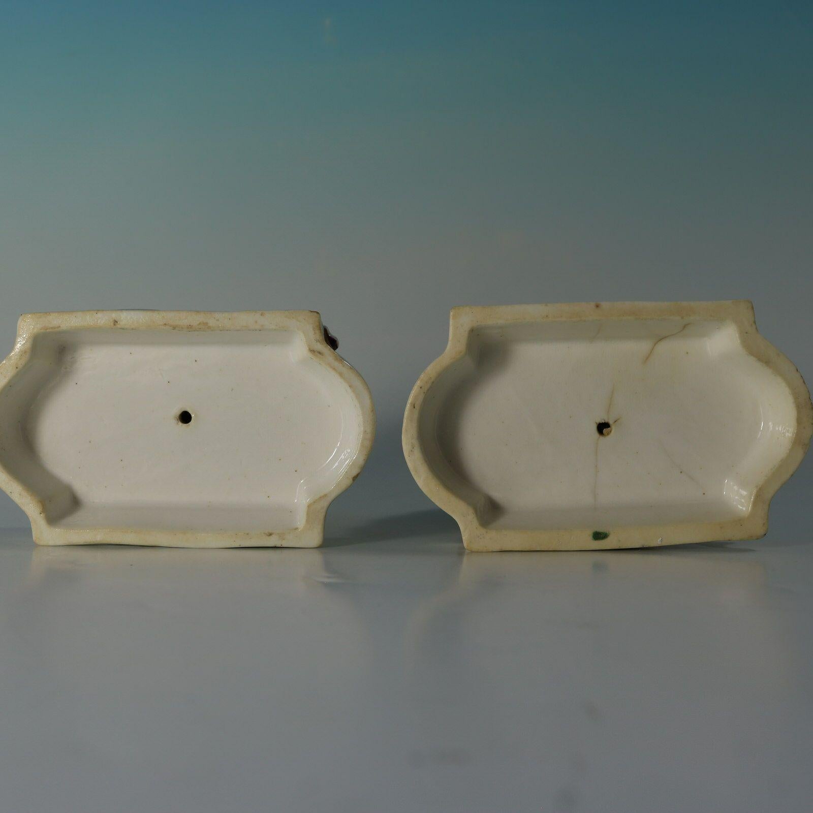Coppia di figure di leoni e agnelli dello Staffordshire di Shelton in vendita 11