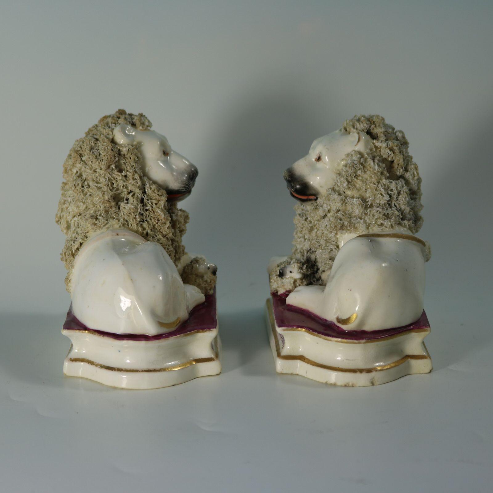 Coppia di figure di leoni e agnelli dello Staffordshire di Shelton in vendita 2