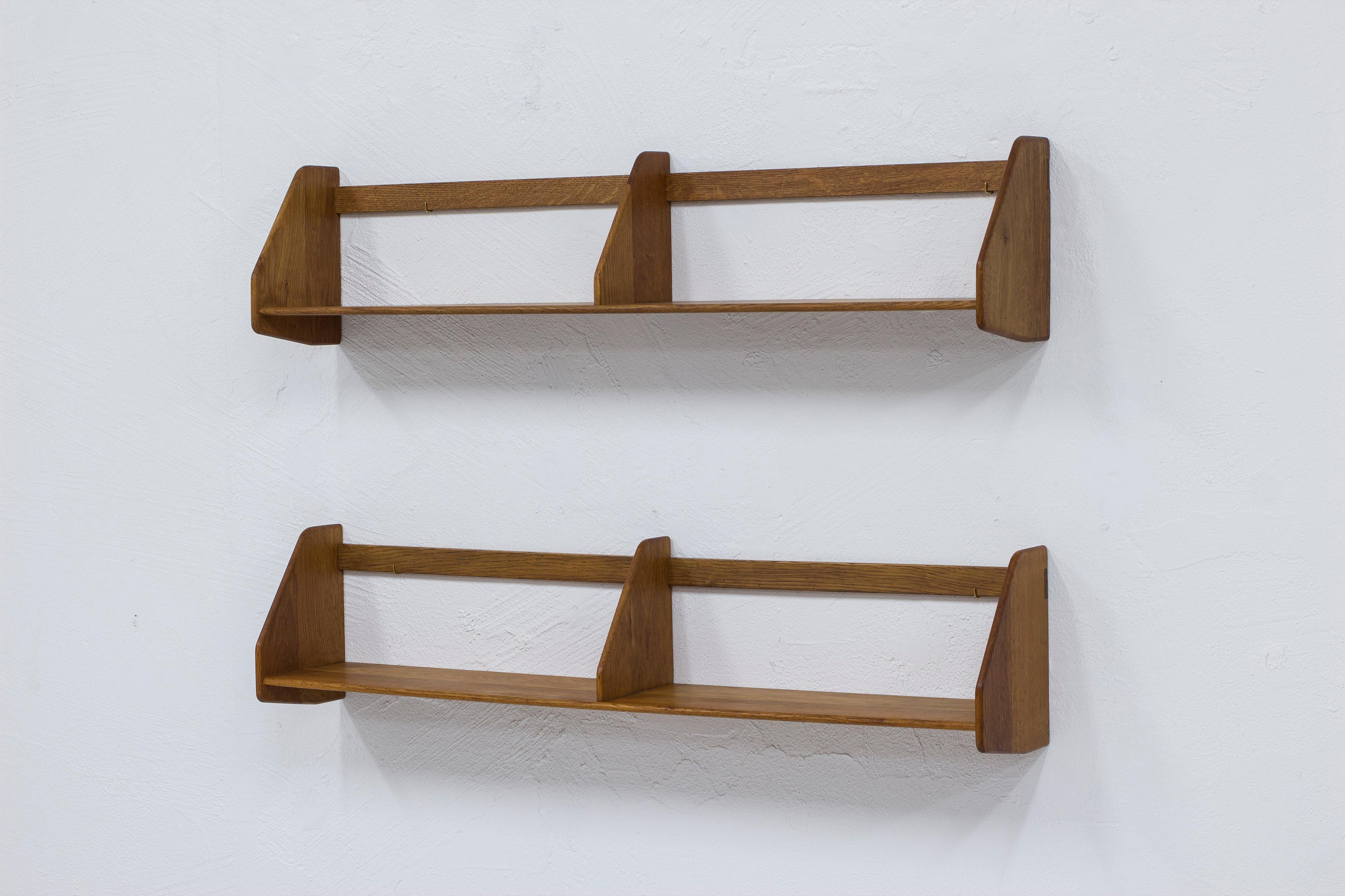Danish Pair of shelves in oak RY21 by Hans J. Wegner, Denmark, 1950s
