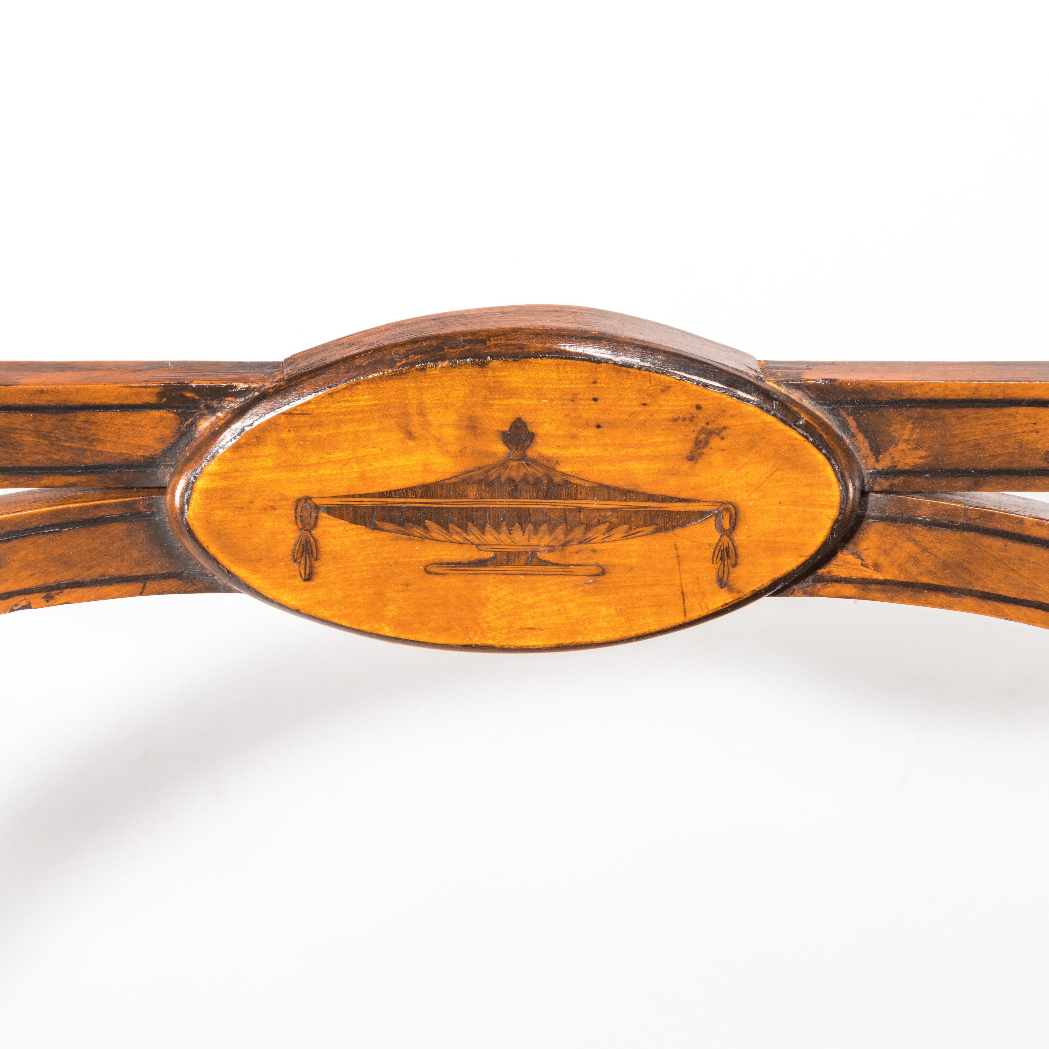 Paire de consoles Demi Lune en bois de citronnier d'Inde occidentale de la période Sheraton en vente 1