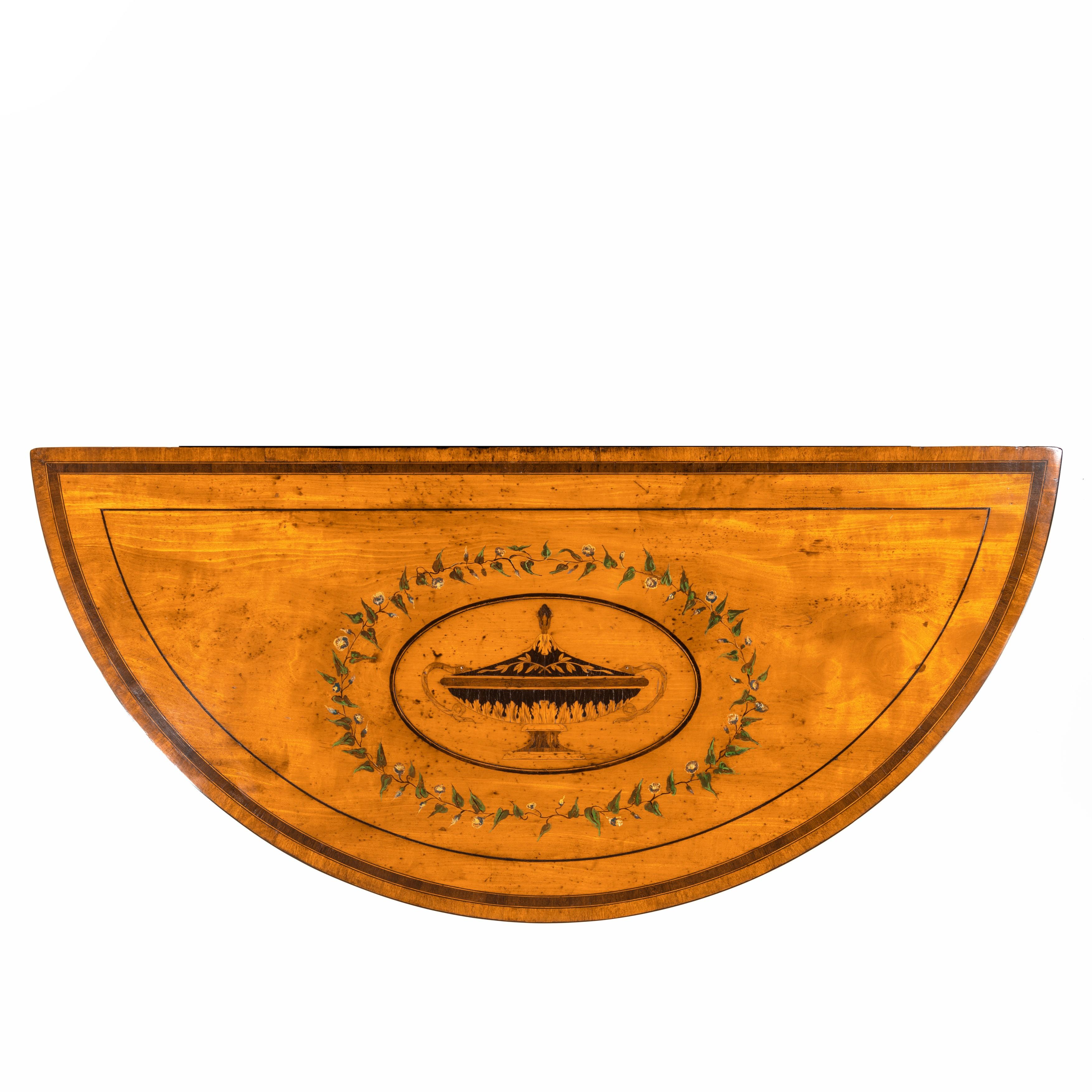 Paire de consoles Demi Lune en bois de citronnier d'Inde occidentale de la période Sheraton en vente 3