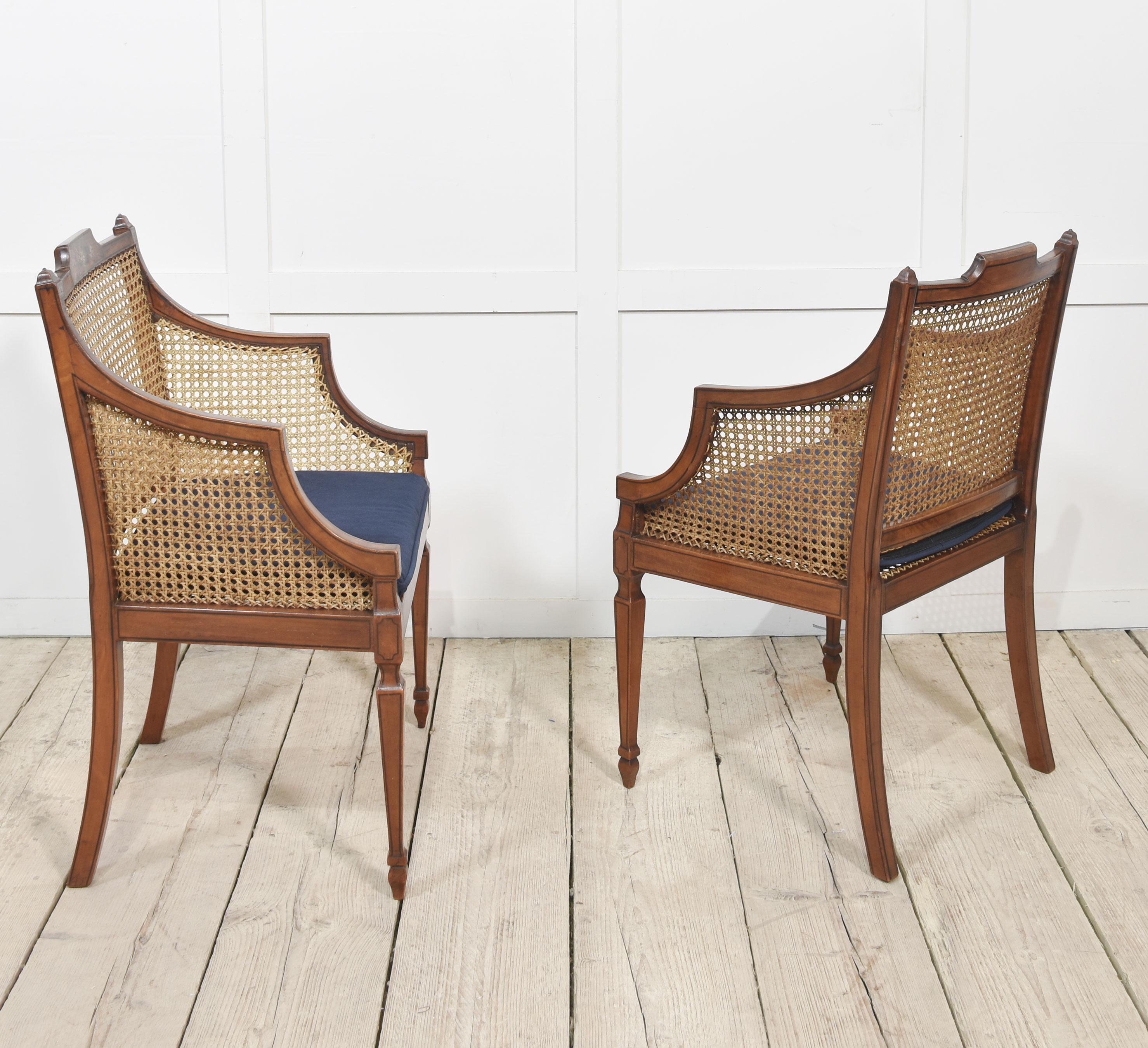 Paar Sessel aus Satinholz und Bergere im Sheraton-Revival-Stil im Angebot 3