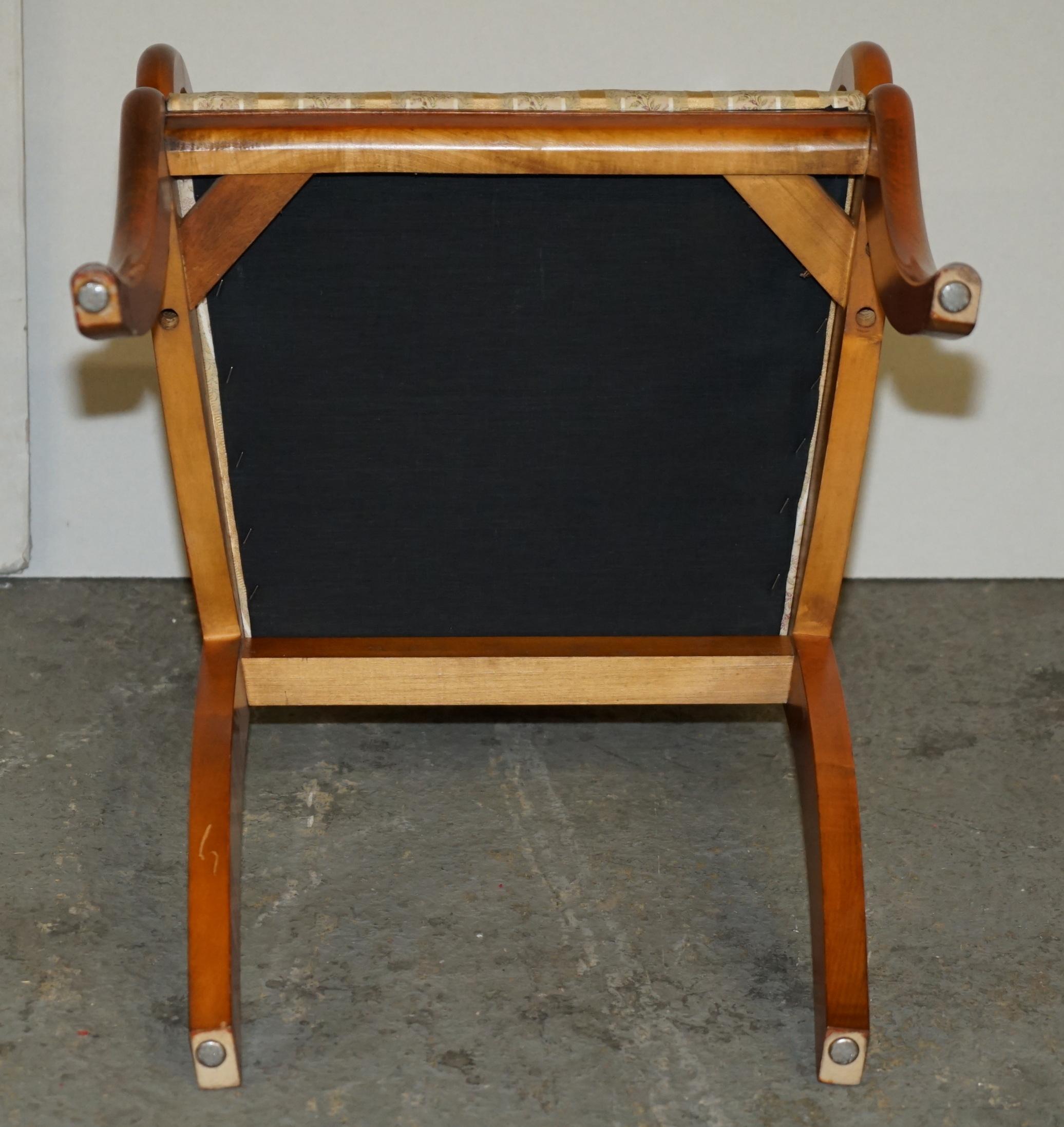 Paire de chaises de style REGENCY SHERATON REVIVAL, sculptées à la griffe de port en vente 6