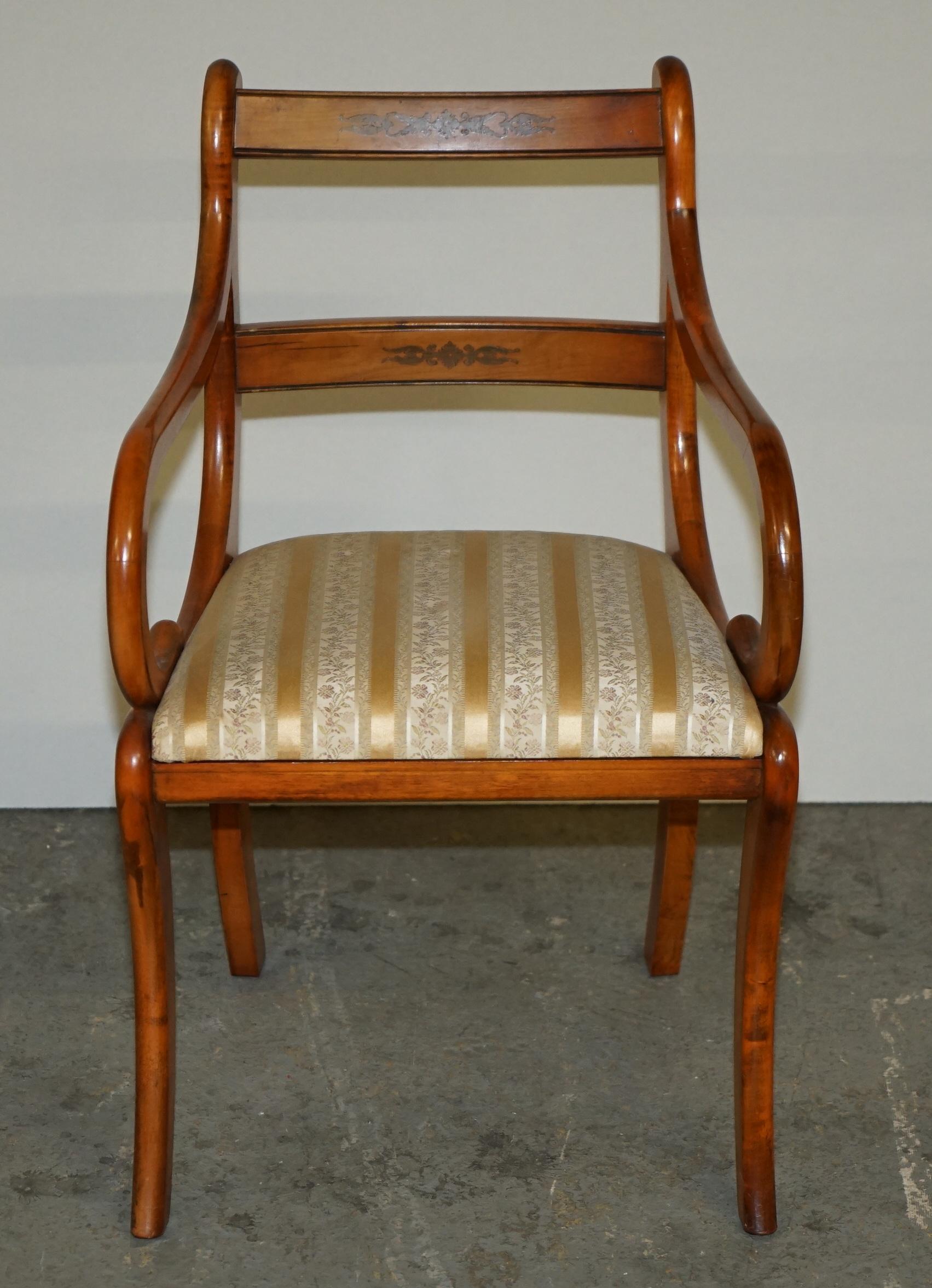 Paire de chaises de style REGENCY SHERATON REVIVAL, sculptées à la griffe de port en vente 8