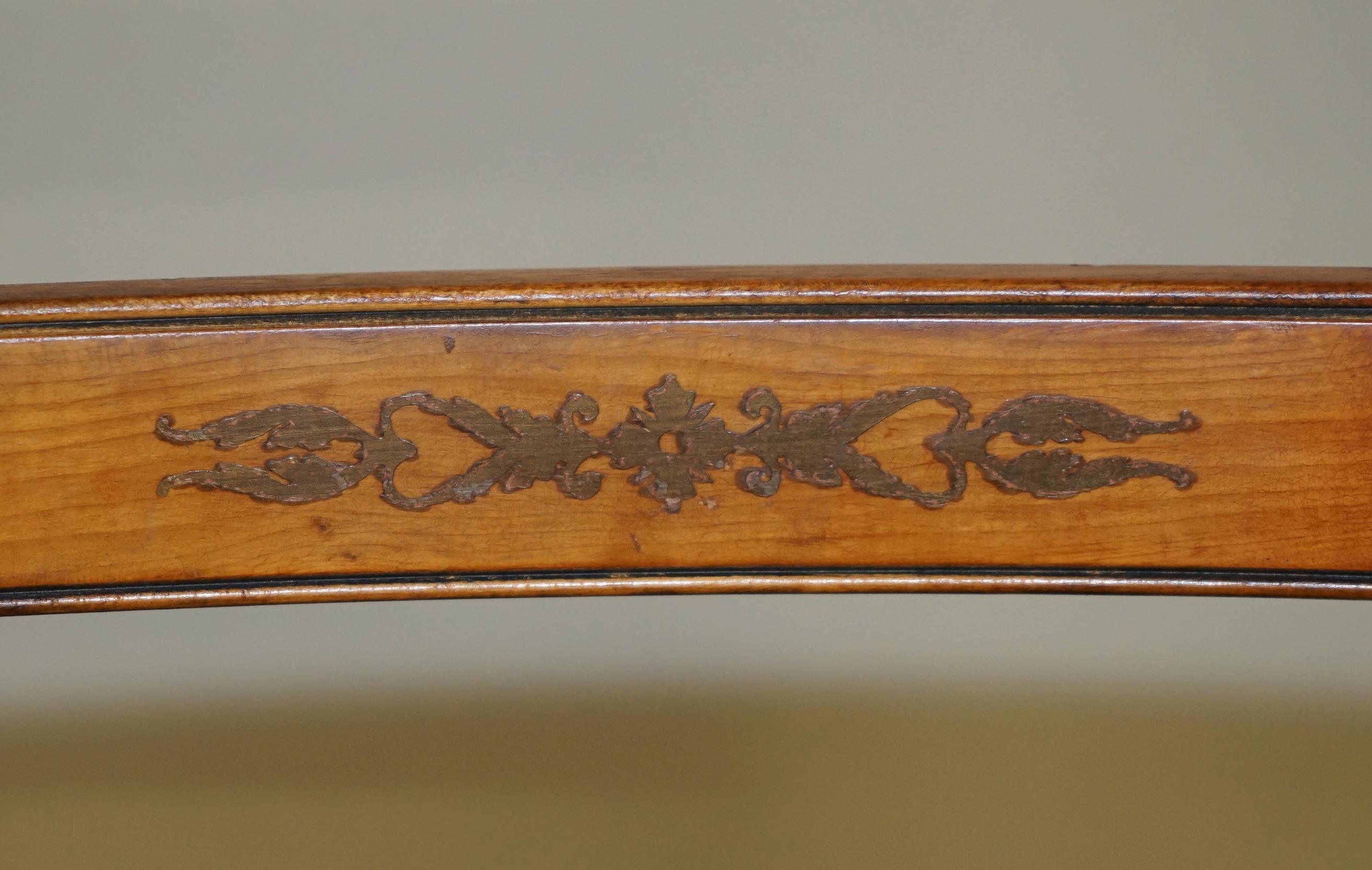 Paire de chaises de style REGENCY SHERATON REVIVAL, sculptées à la griffe de port en vente 10