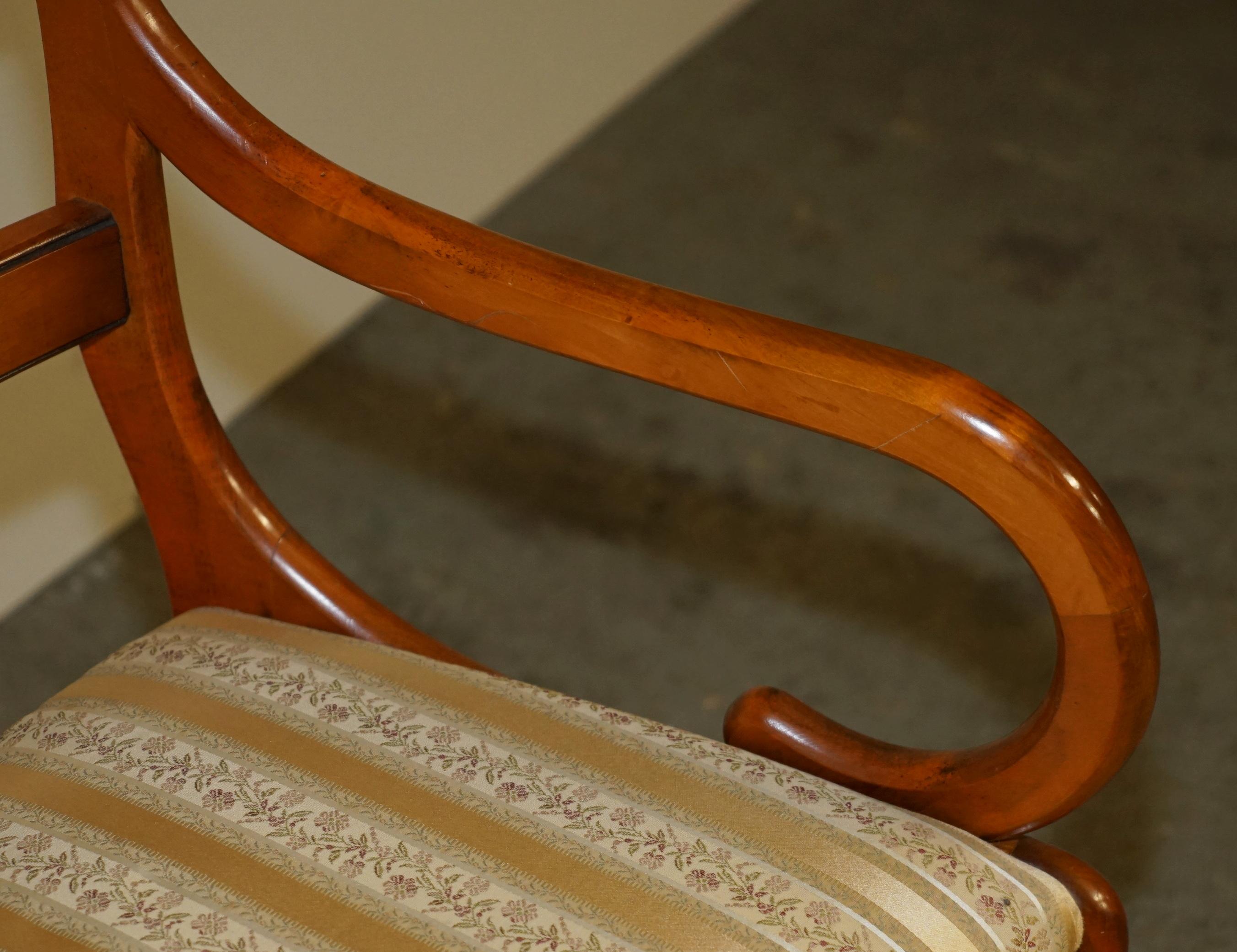 Paire de chaises de style REGENCY SHERATON REVIVAL, sculptées à la griffe de port en vente 12