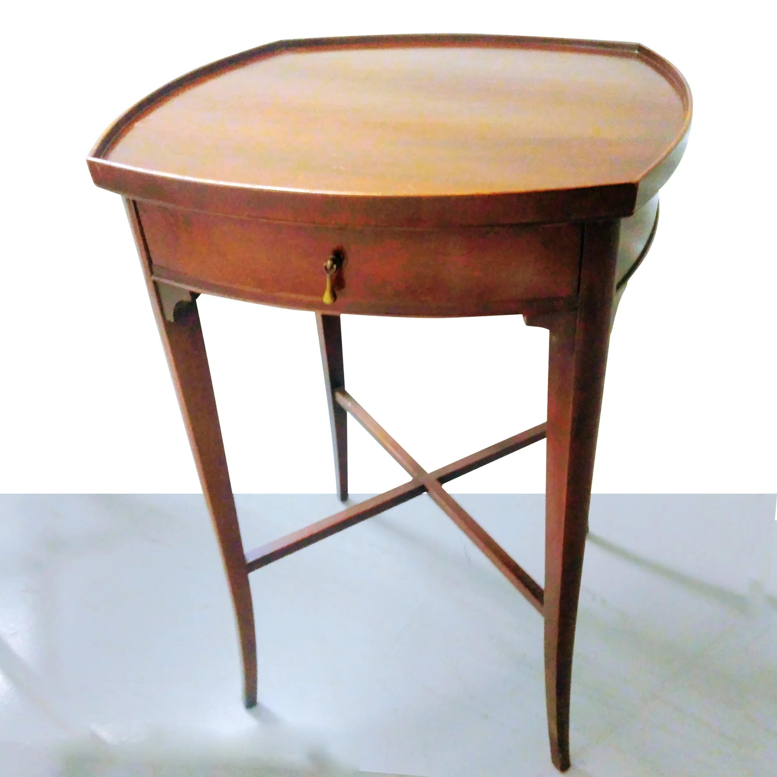 Pair of Sheraton Style Side Tables

Elegant pair of side tables or nightstands in the antique Sheraton style dating from the early 20th century.

Features one drawer each with bronze pulls and elegant tapered legs.

Age appropriate wear.