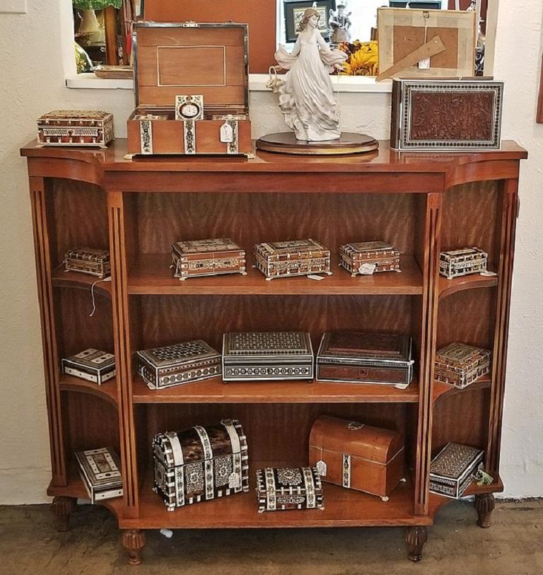 Pair of Sheraton Style Open Bookcases For Sale at 1stdibs