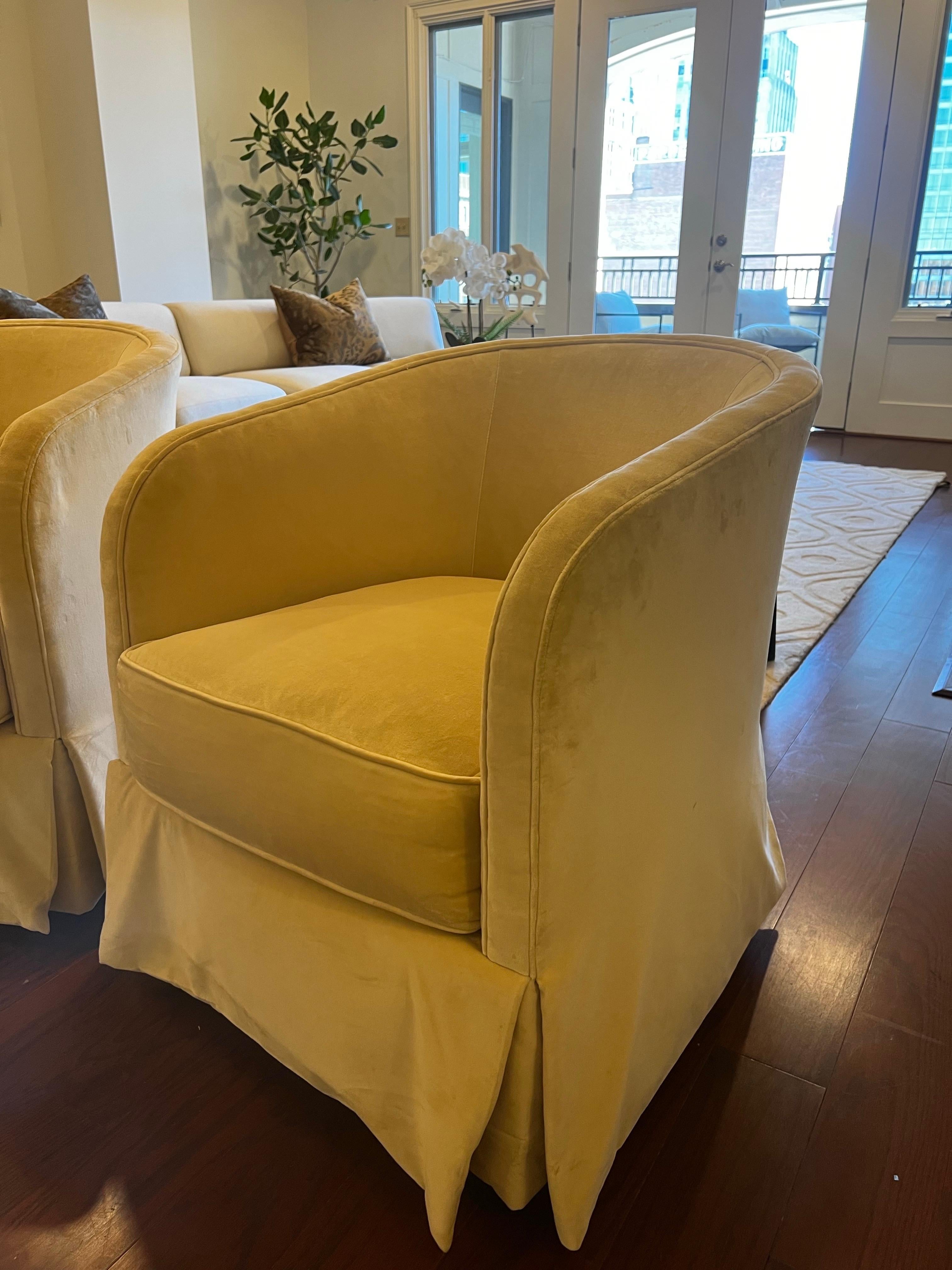 Hollywood Regency Paire de fauteuils club pivotants Sherrill en vente