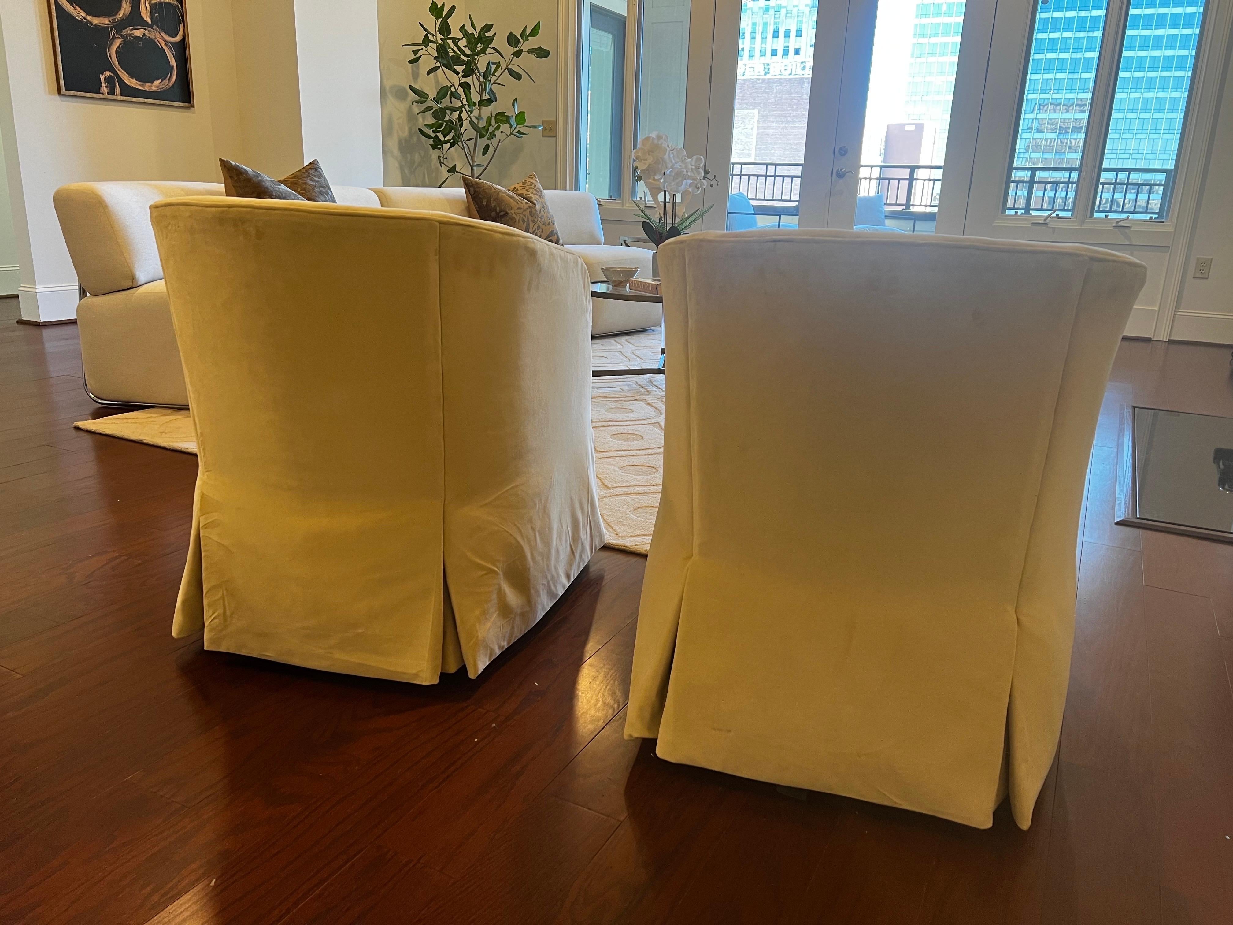Velours Paire de fauteuils club pivotants Sherrill en vente