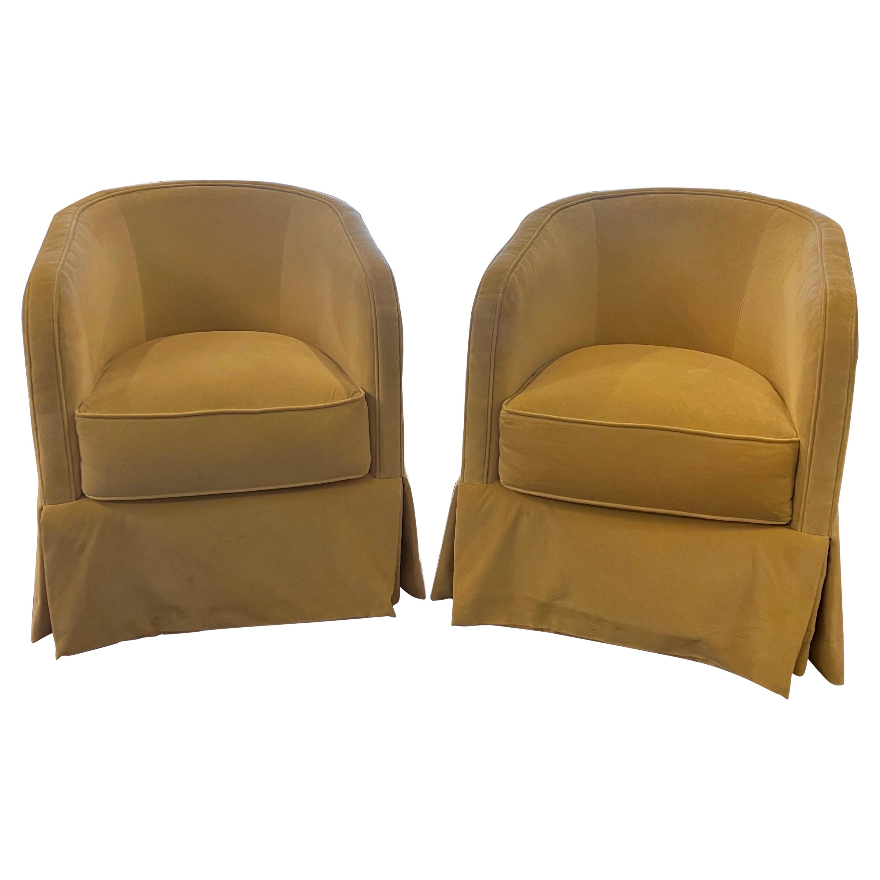 Paire de fauteuils club pivotants Sherrill en vente