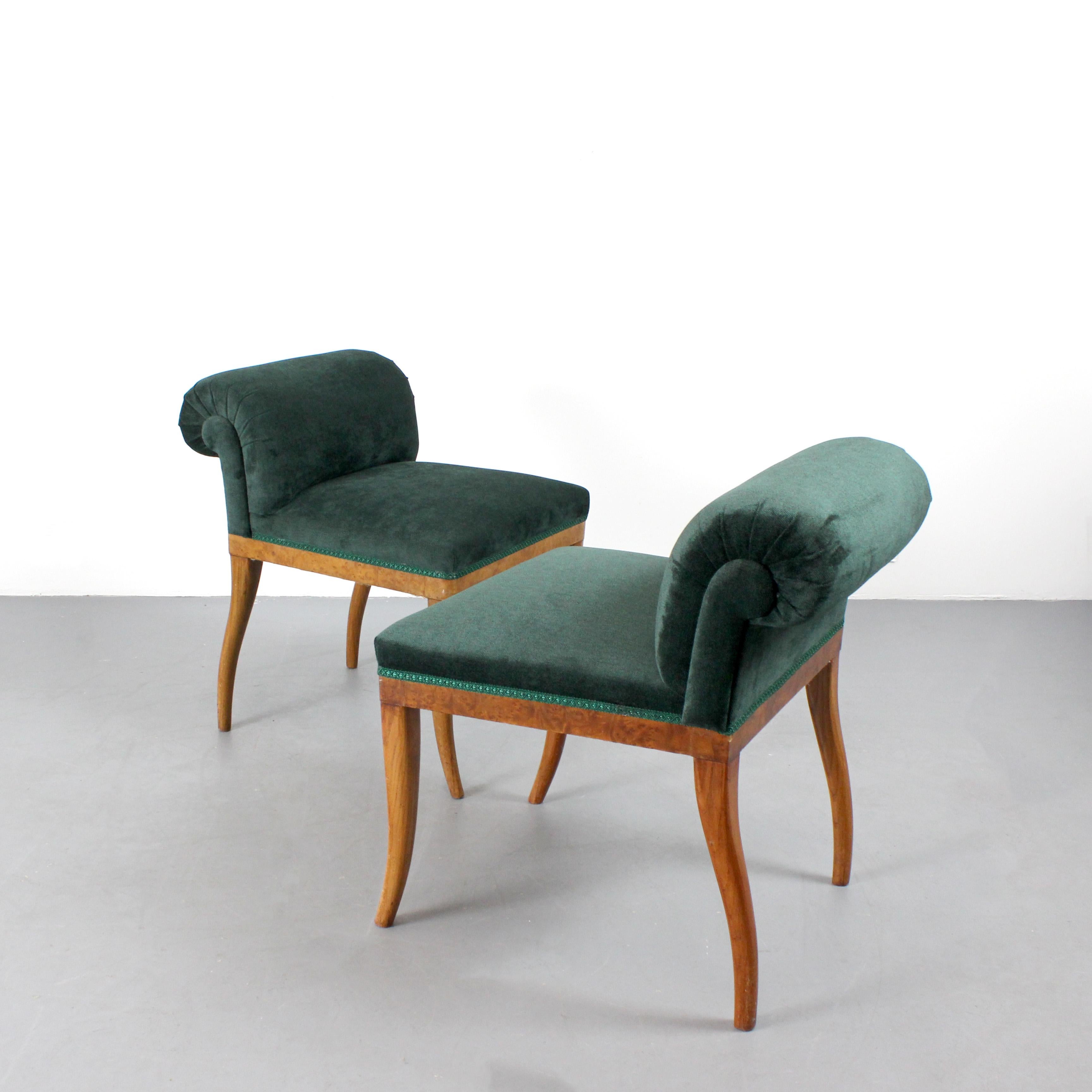 Wood Pair of shoe racks with a root wood frame and green chenille upholstery For Sale