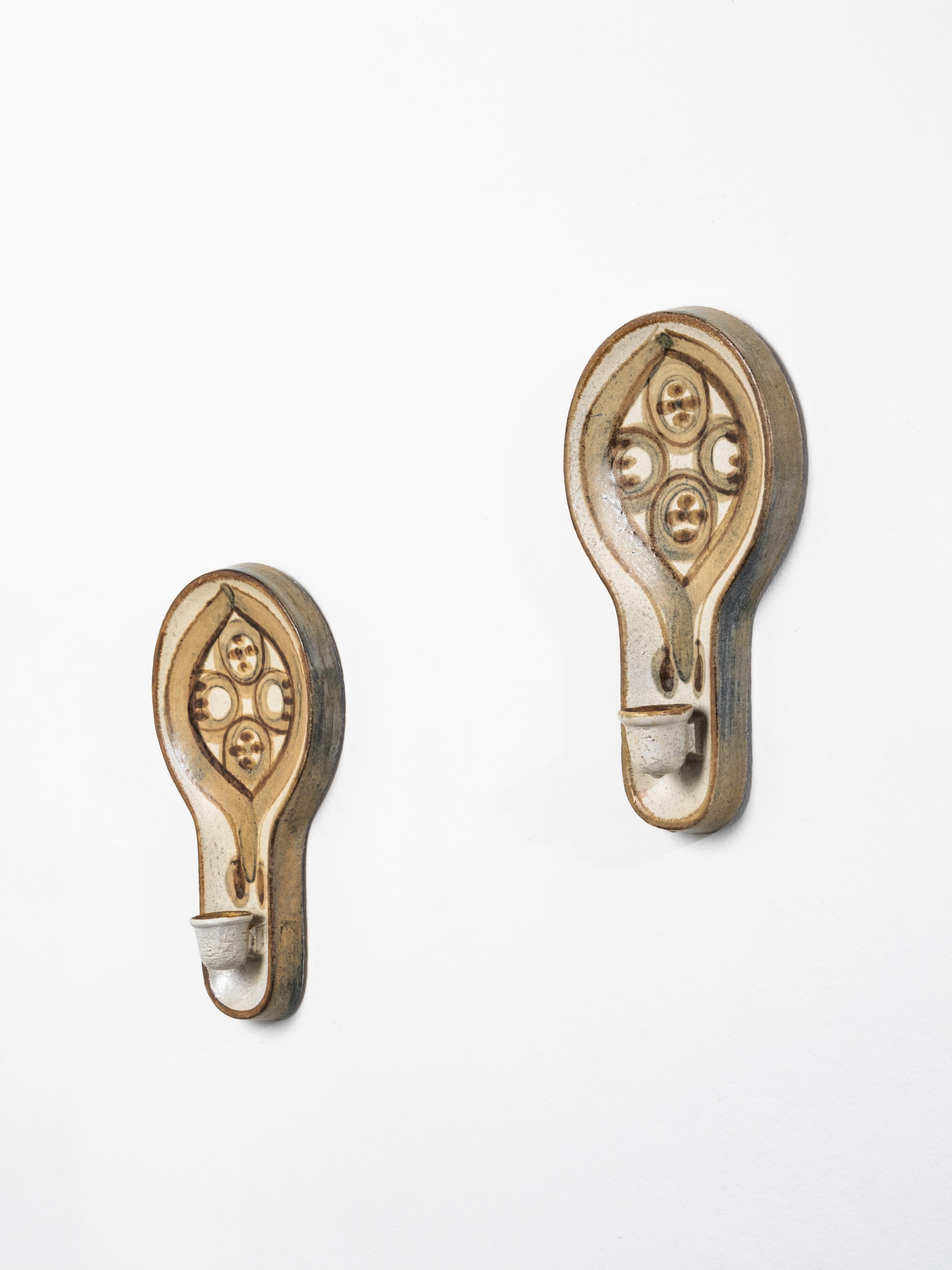Pair of ceramic wall-mounted candle sconces designed by Noomi Backhausen and Poul Brandborg for Søholm Stentøj as part of the Erika series, Denmark, early 1970s. Handcrafted in glazed stoneware with soft earthy tones and a matte finish, the forms