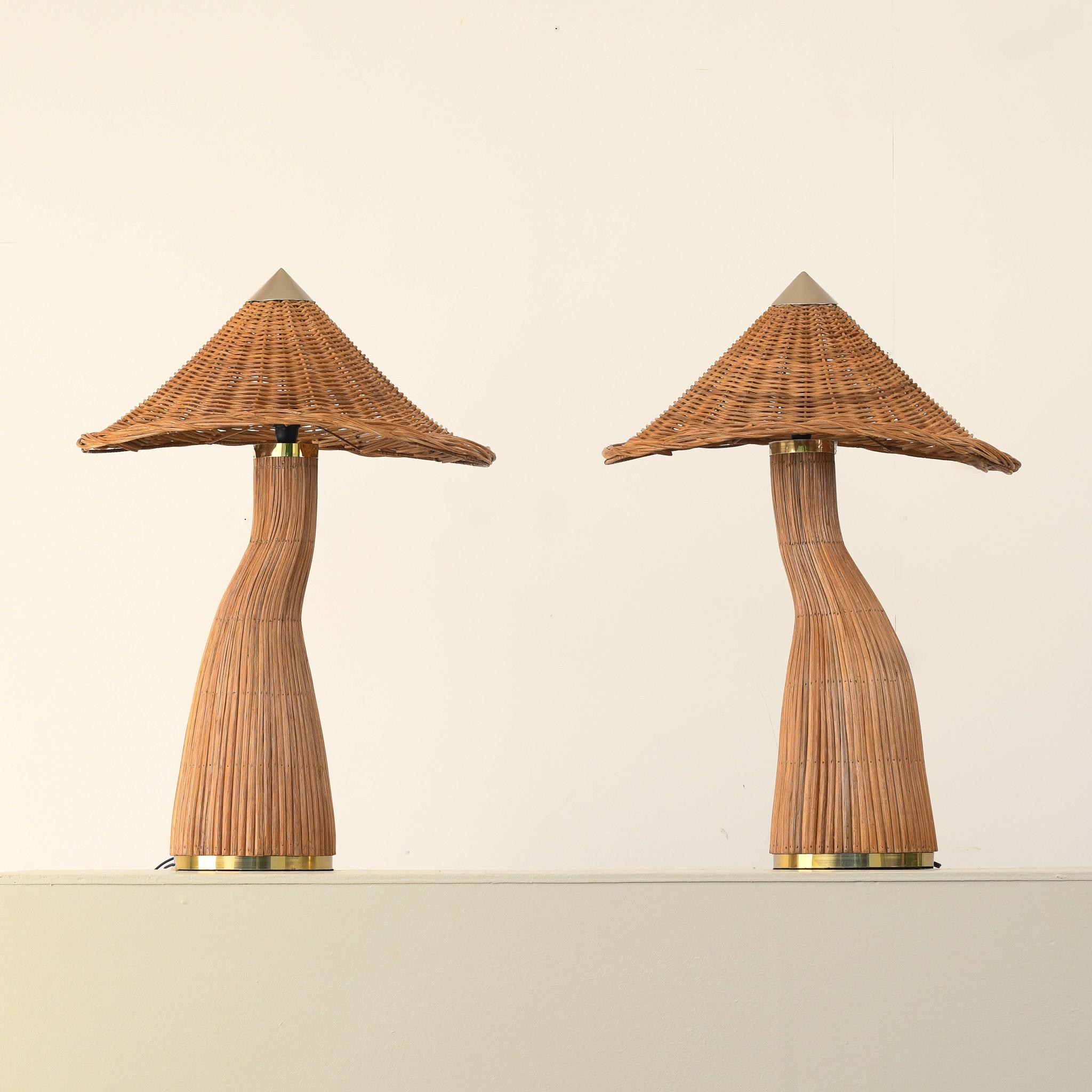 Pareja de Lámparas de Mesa de Ratán Champiñón en venta 1