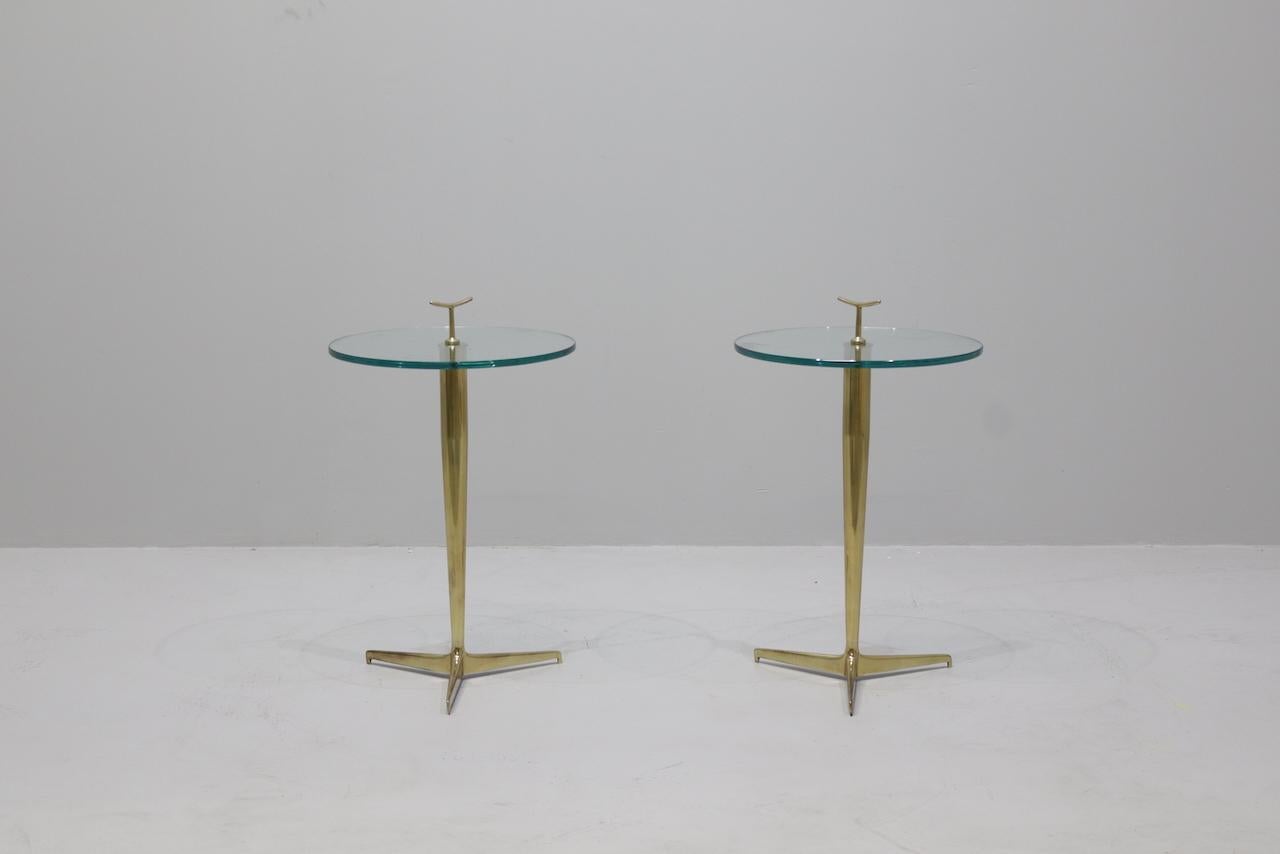 Pareja de mesitas auxiliares de latón de Osvaldo Borsani, 1950 en venta 3