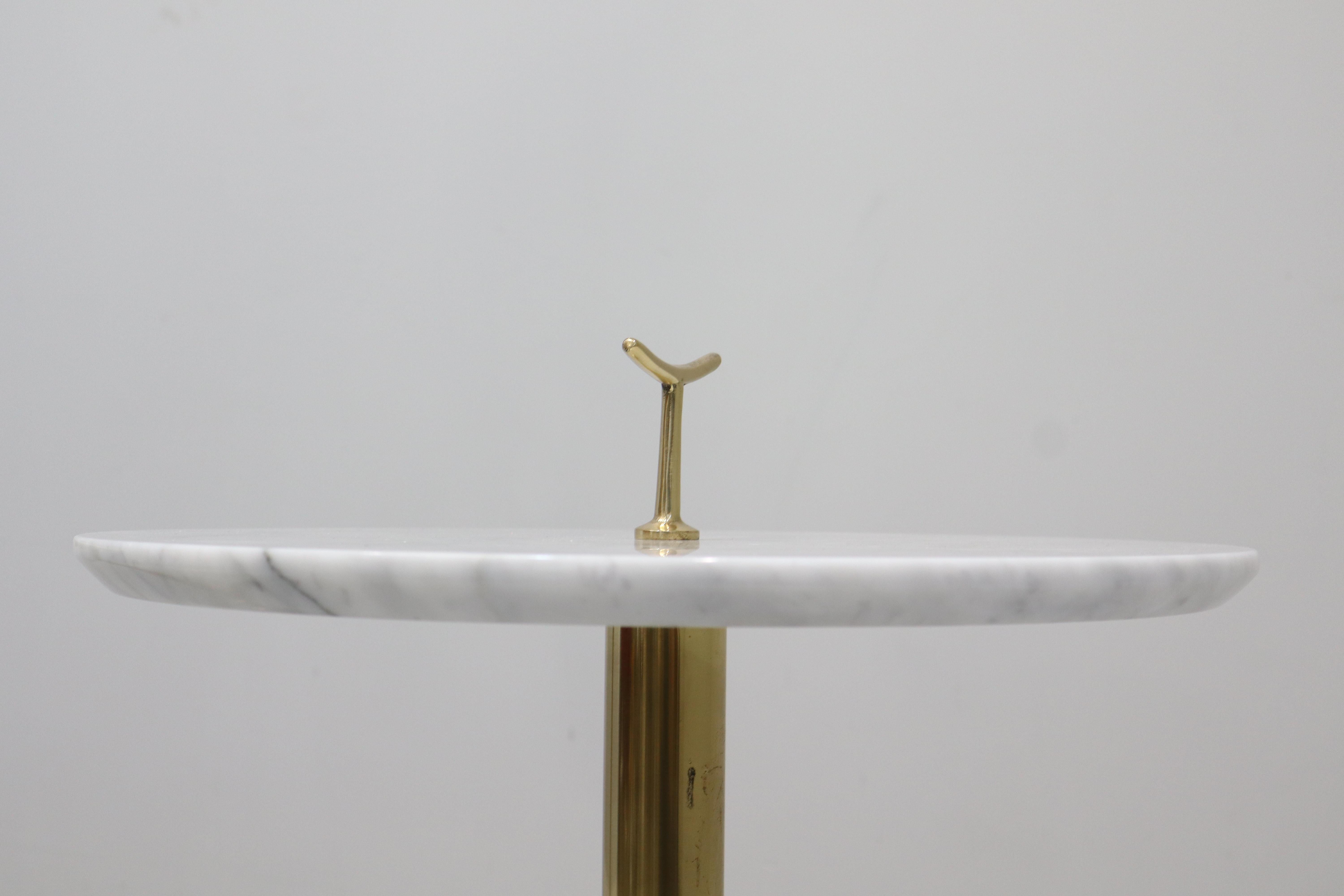 Paire de tables basses d'appoint en laiton d'Osvaldo Borsani, 1950 en vente 4