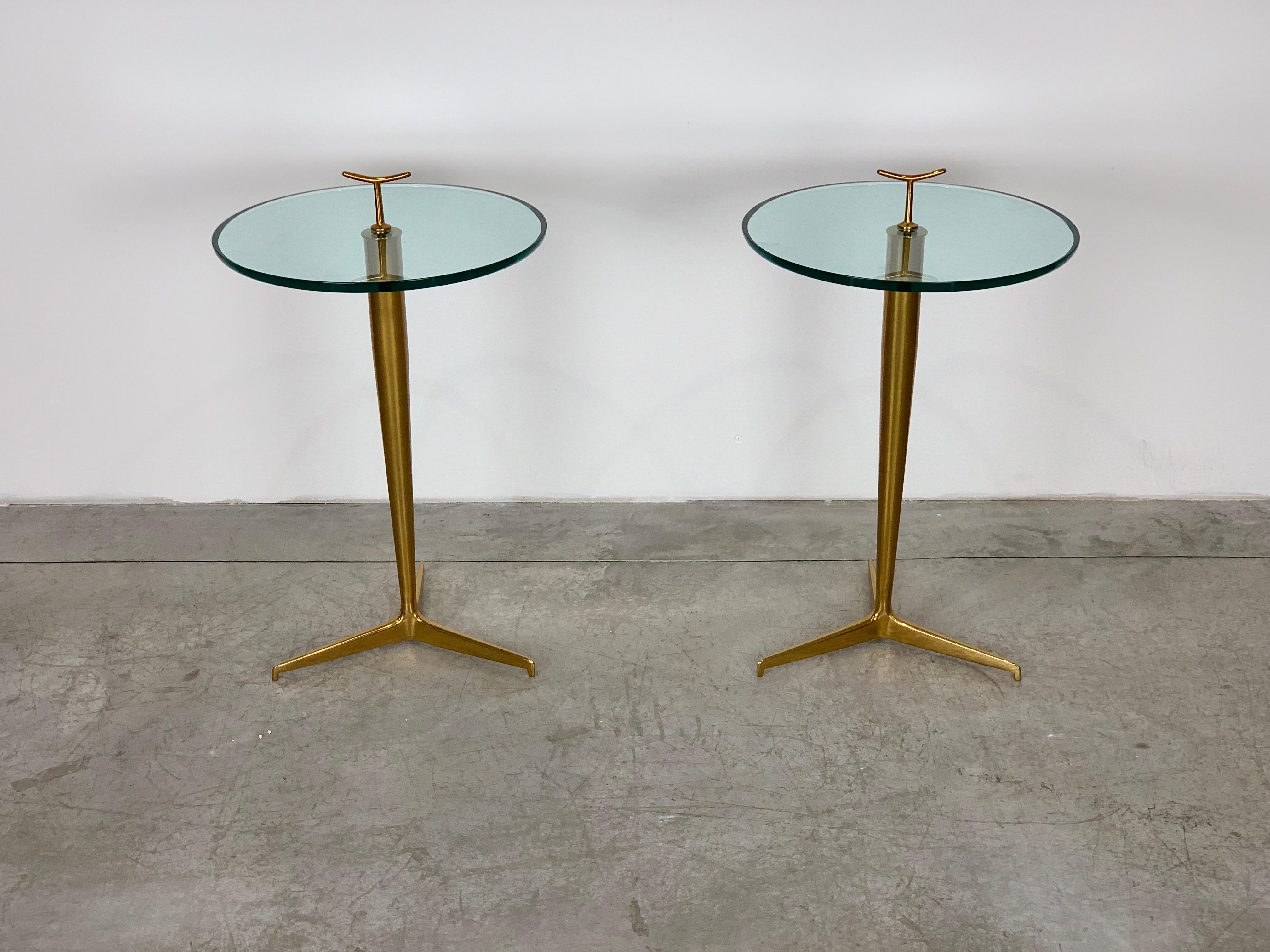 Pair of side coffee table in brass by Osvaldo Borsani, 1950 top in glass.