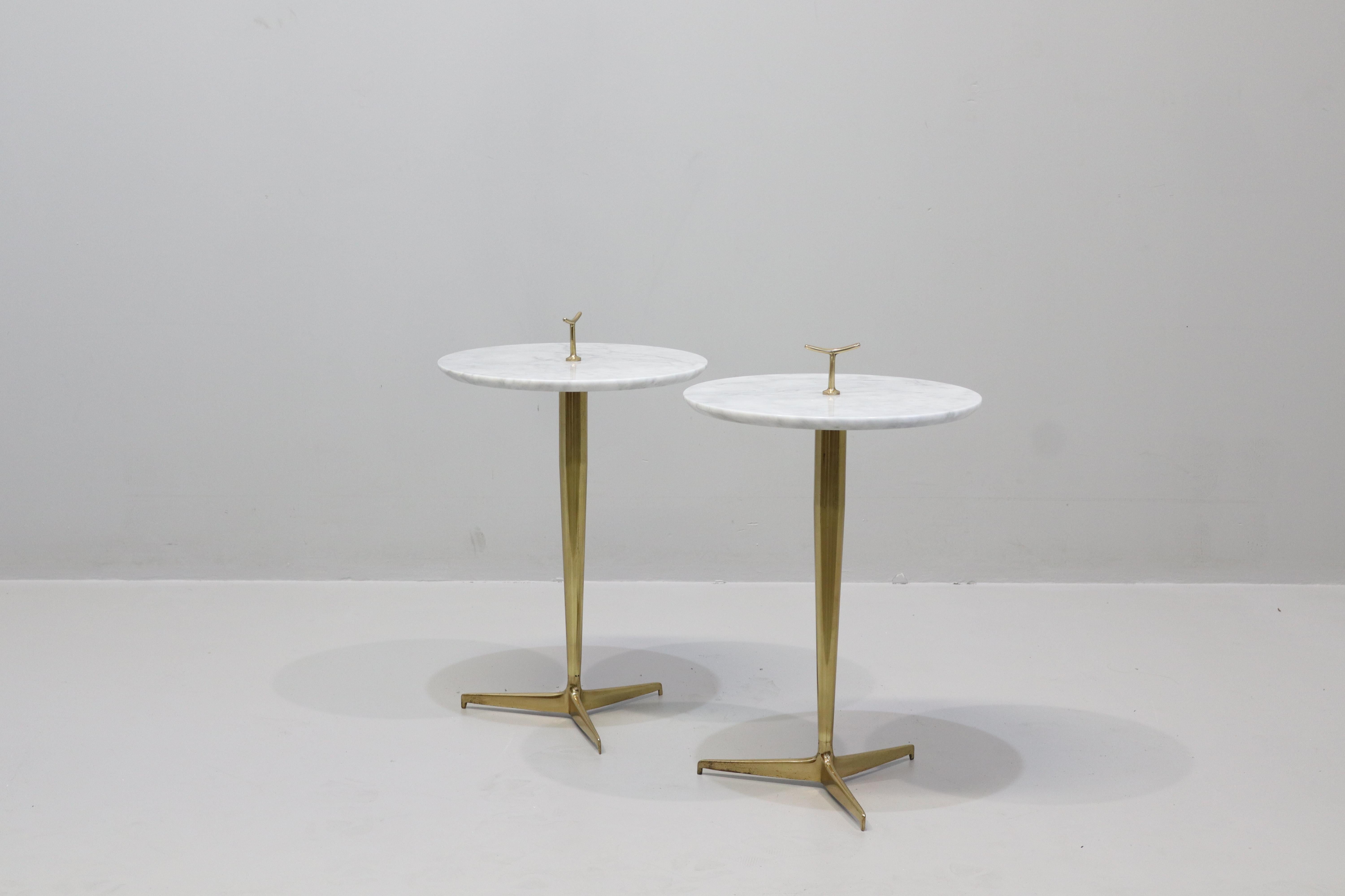 italien Paire de tables basses d'appoint en laiton d'Osvaldo Borsani, 1950 en vente