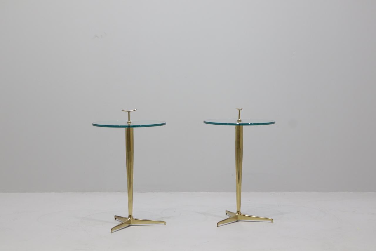 Pareja de mesitas auxiliares de latón de Osvaldo Borsani, 1950 en venta 1