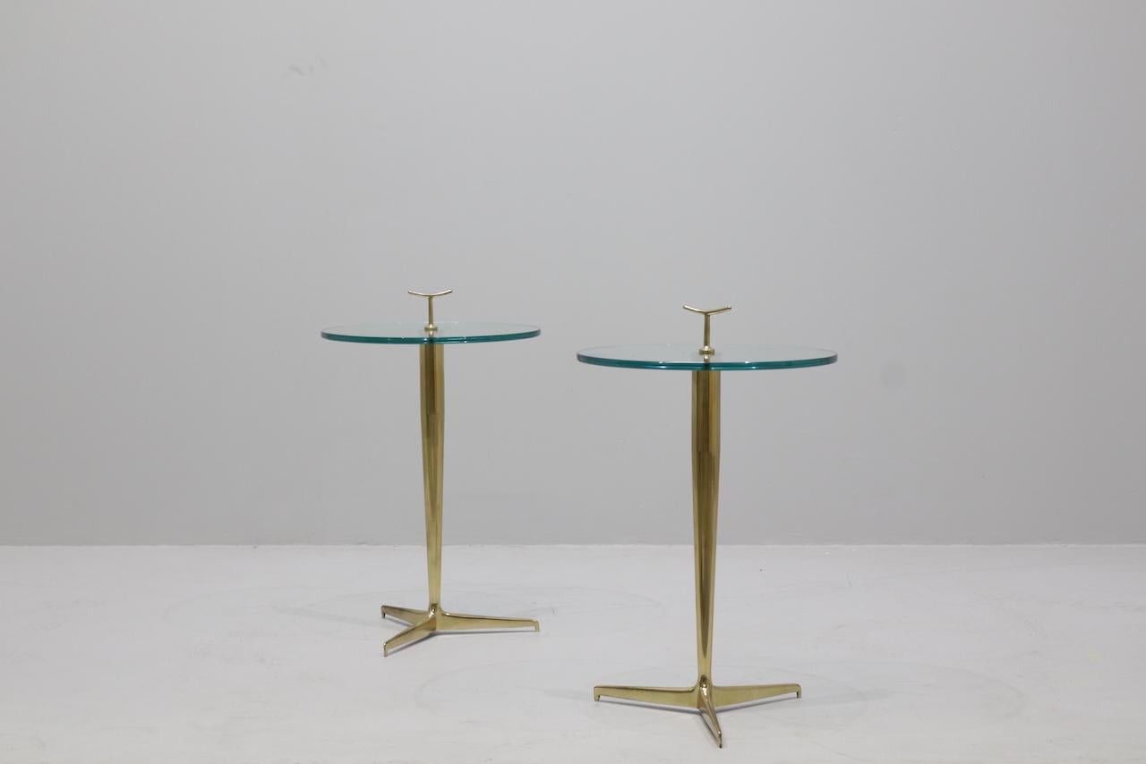 Pareja de mesitas auxiliares de latón de Osvaldo Borsani, 1950 en venta 2