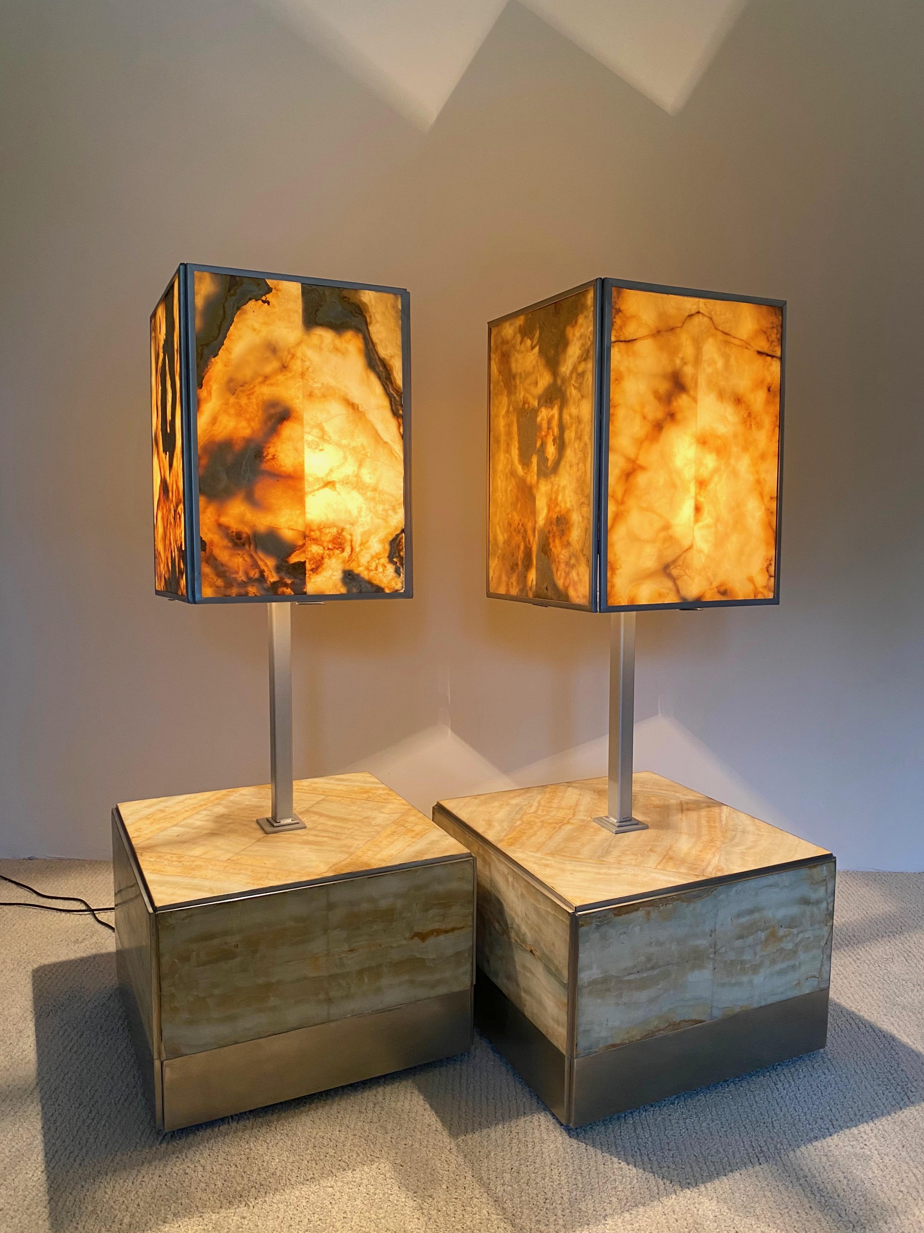 Beistelltisch und Lampe aus Alabaster von Tommaso Barbi, Italien, 1970er Jahre, Paar im Angebot 3