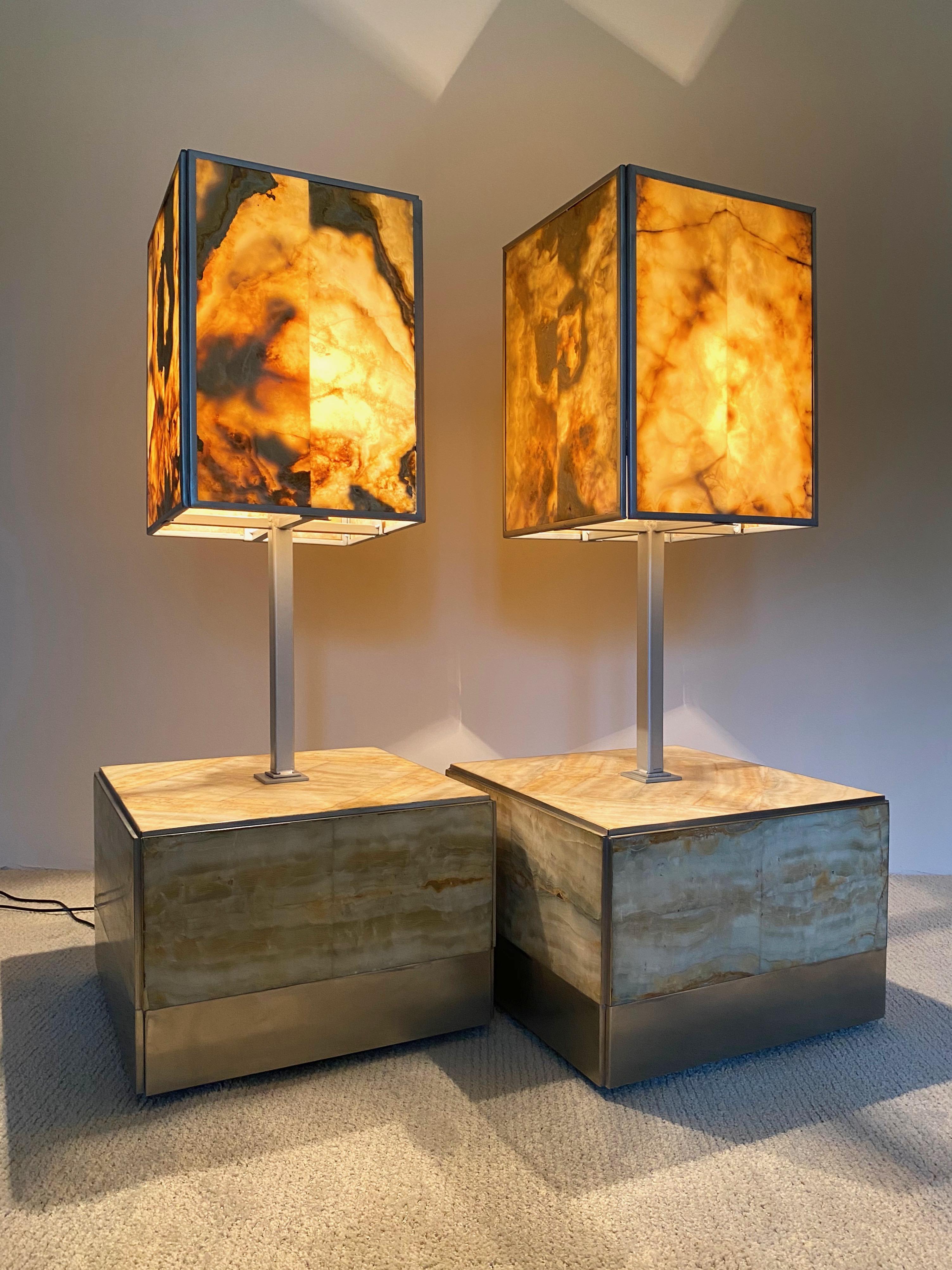 Beistelltisch und Lampe aus Alabaster von Tommaso Barbi, Italien, 1970er Jahre, Paar im Angebot 4