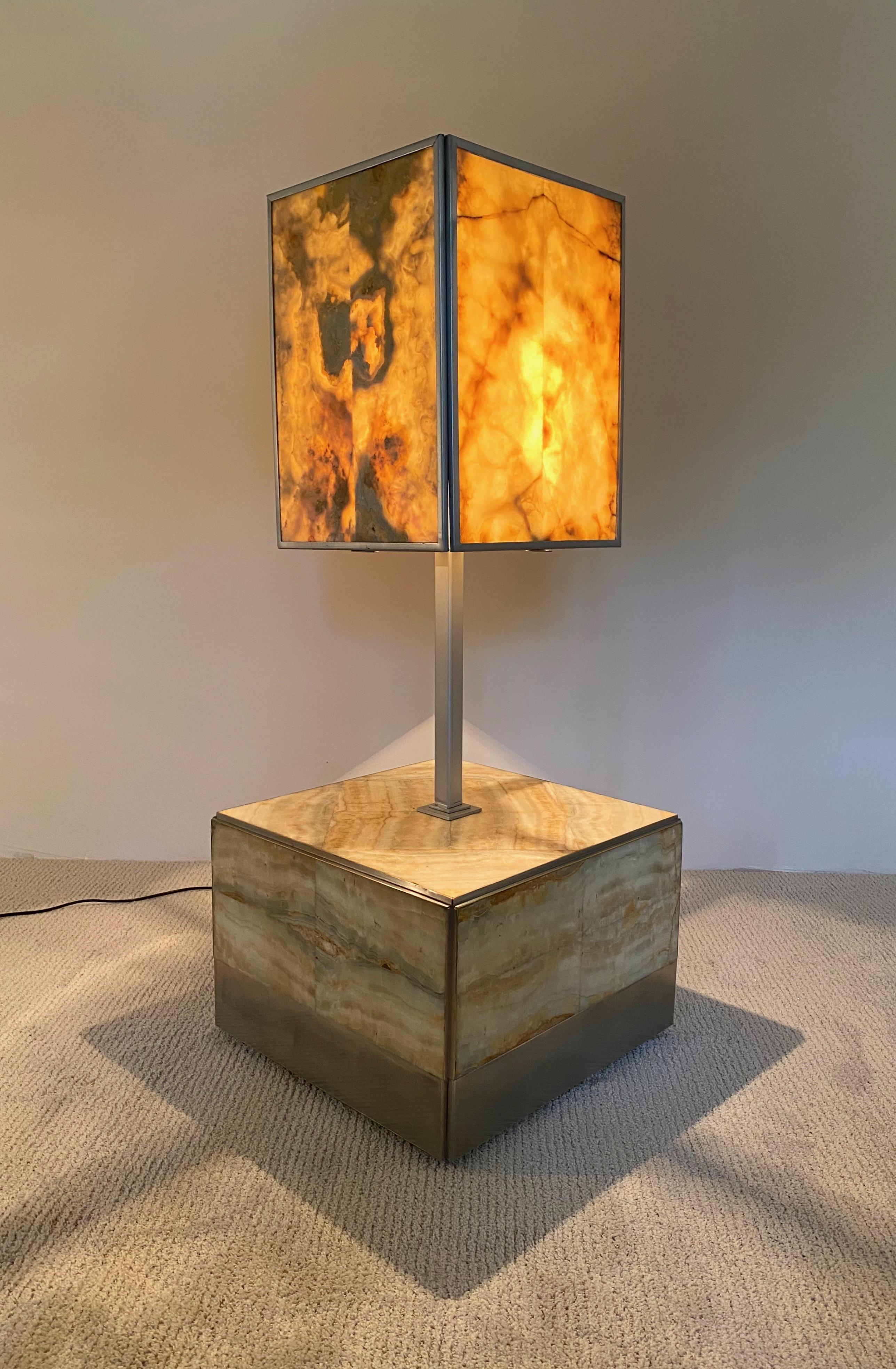 Beistelltisch und Lampe aus Alabaster von Tommaso Barbi, Italien, 1970er Jahre, Paar im Angebot 7