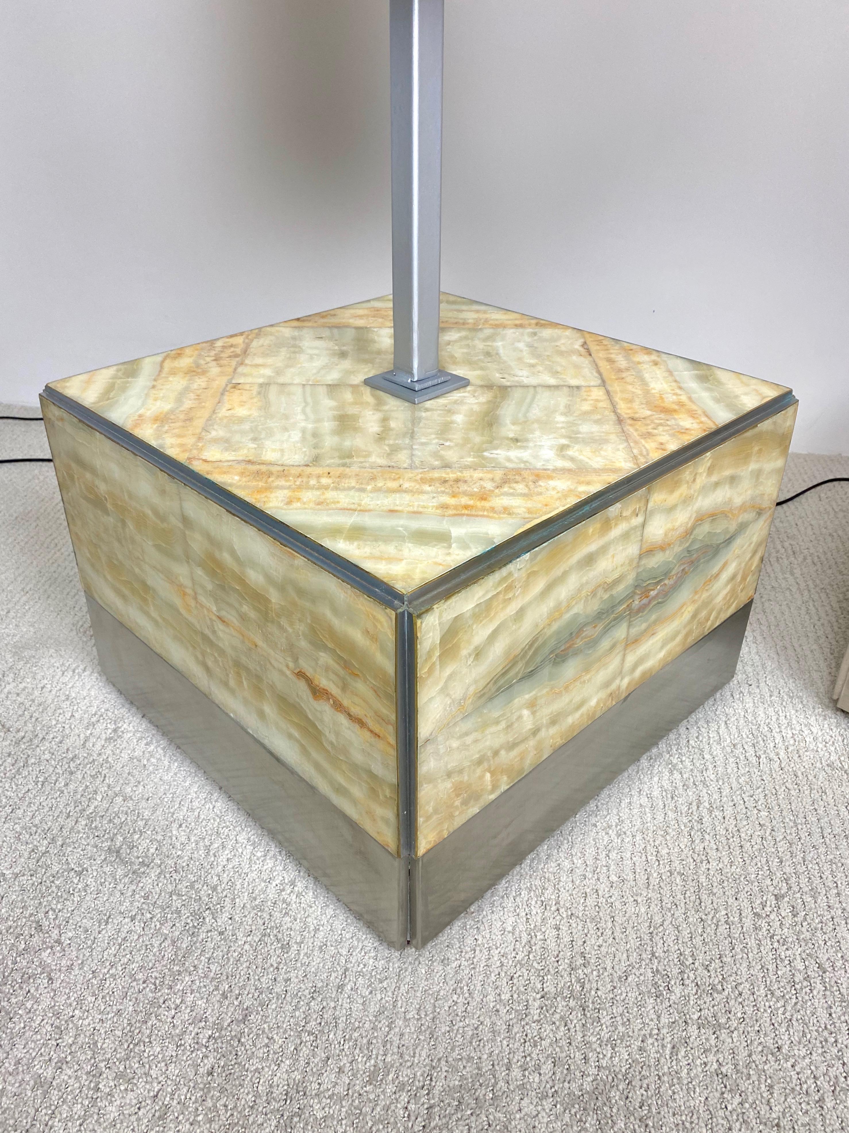 Pair of Side Table and Lamp in Alabaster by Tommaso Barbi, Italy, 1970s For Sale 10