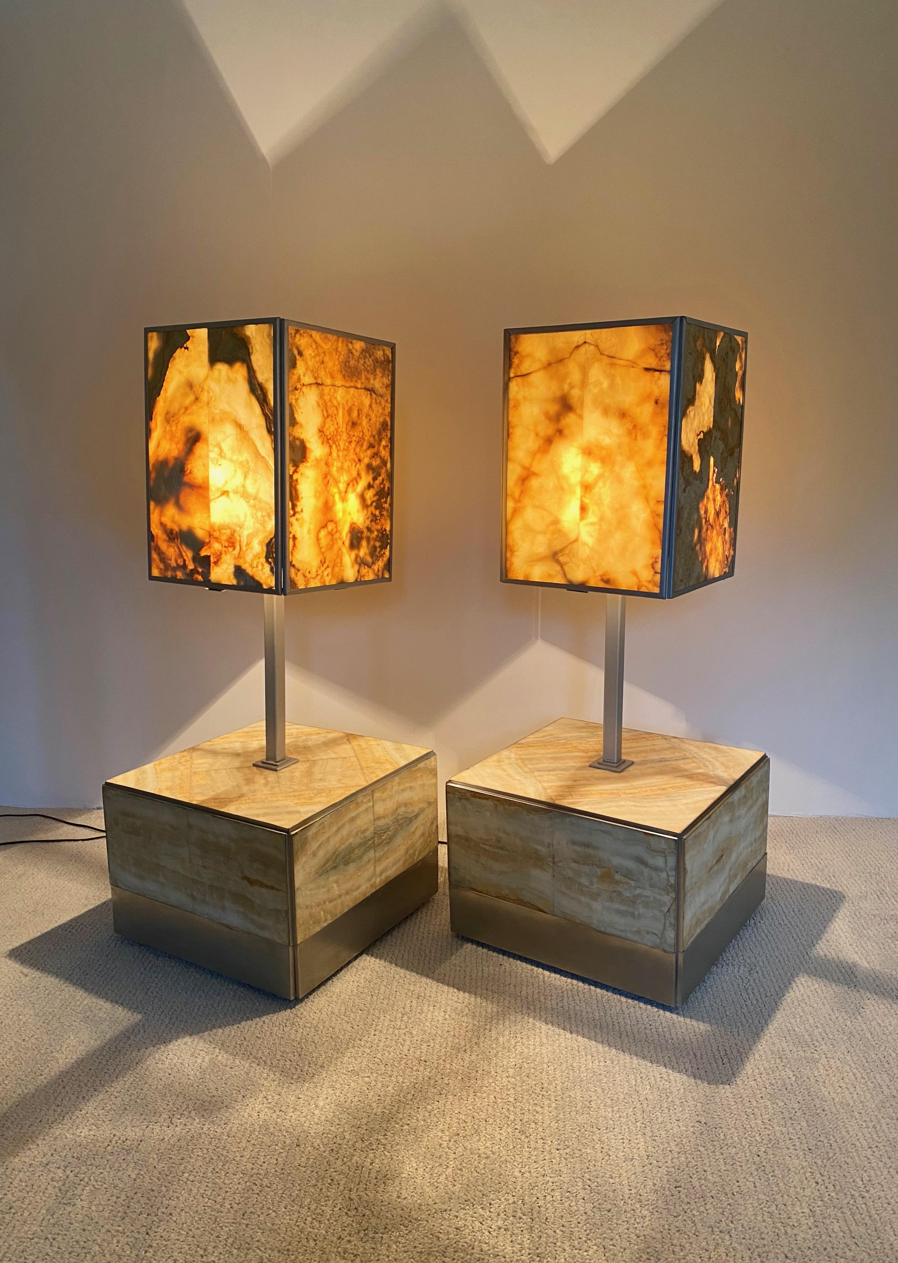 Beistelltisch und Lampe aus Alabaster von Tommaso Barbi, Italien, 1970er Jahre, Paar im Zustand „Gut“ im Angebot in Rome, IT