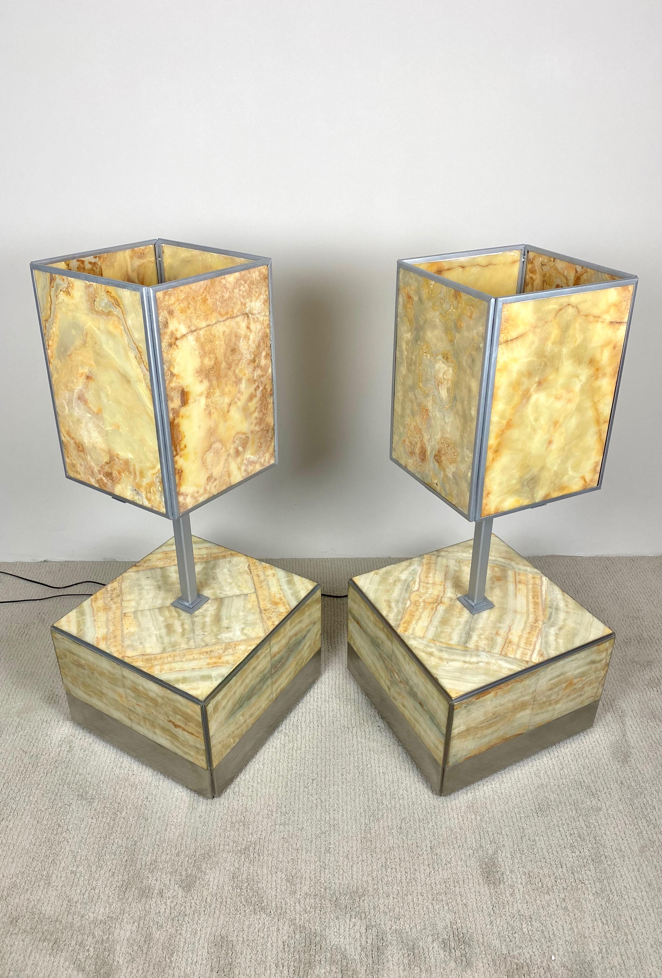 Late 20th Century Pair of Side Table and Lamp in Alabaster by Tommaso Barbi, Italy, 1970s For Sale