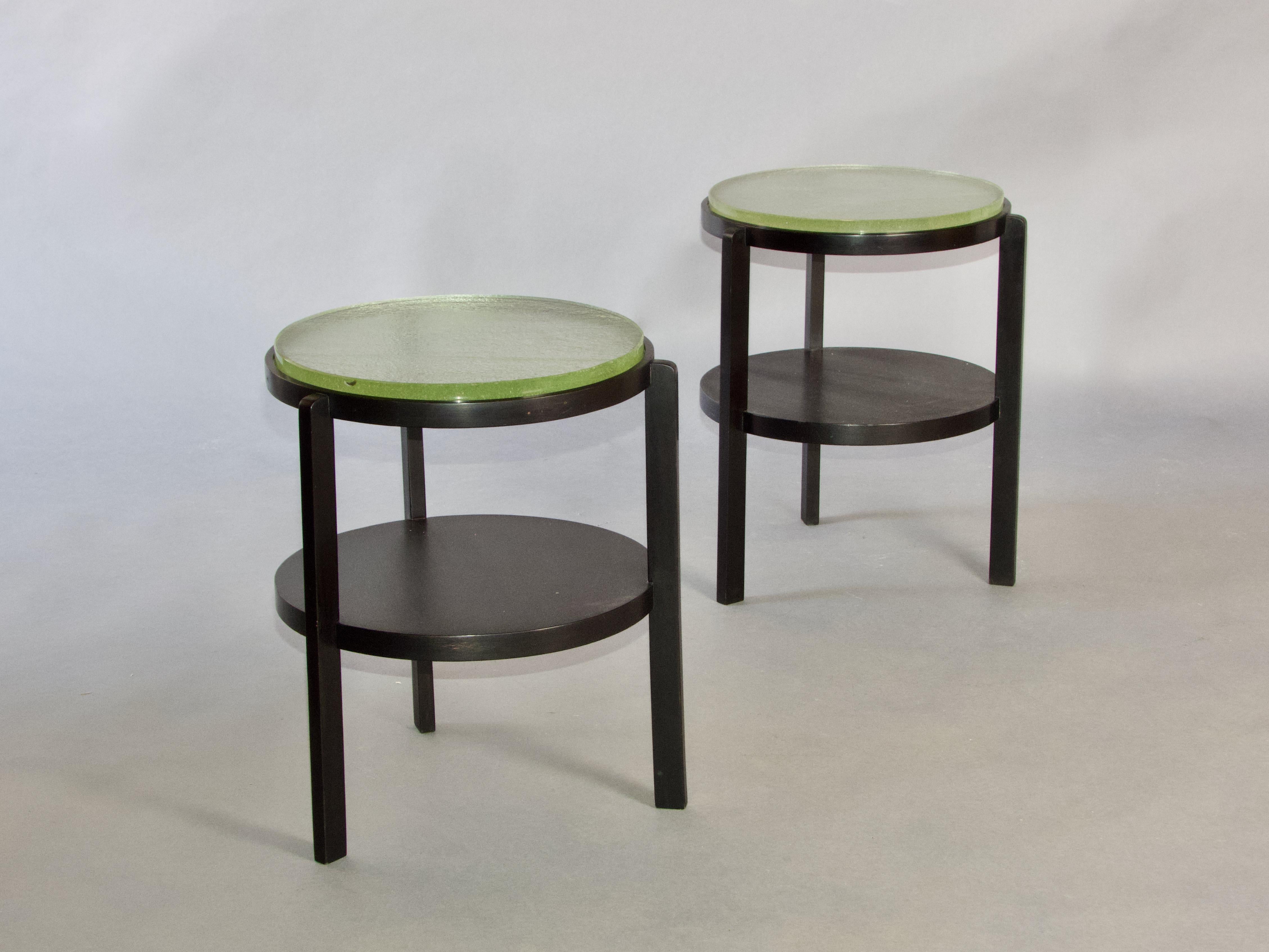 Paar Beistelltisch aus schwarzem Holz und Granitglas im Angebot 2