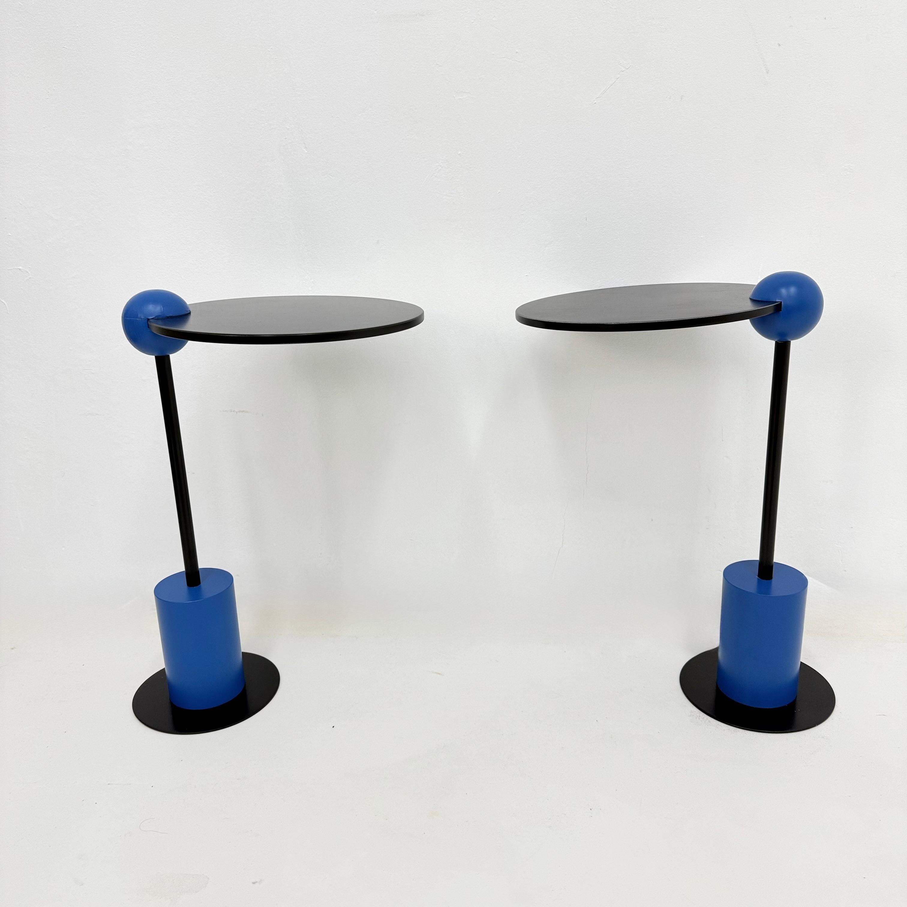 Paar Beistelltische Edward Geluk für Arco - 1980er Jahre 'Piccolo' postmodern Memphis (Moderne der Mitte des Jahrhunderts) im Angebot