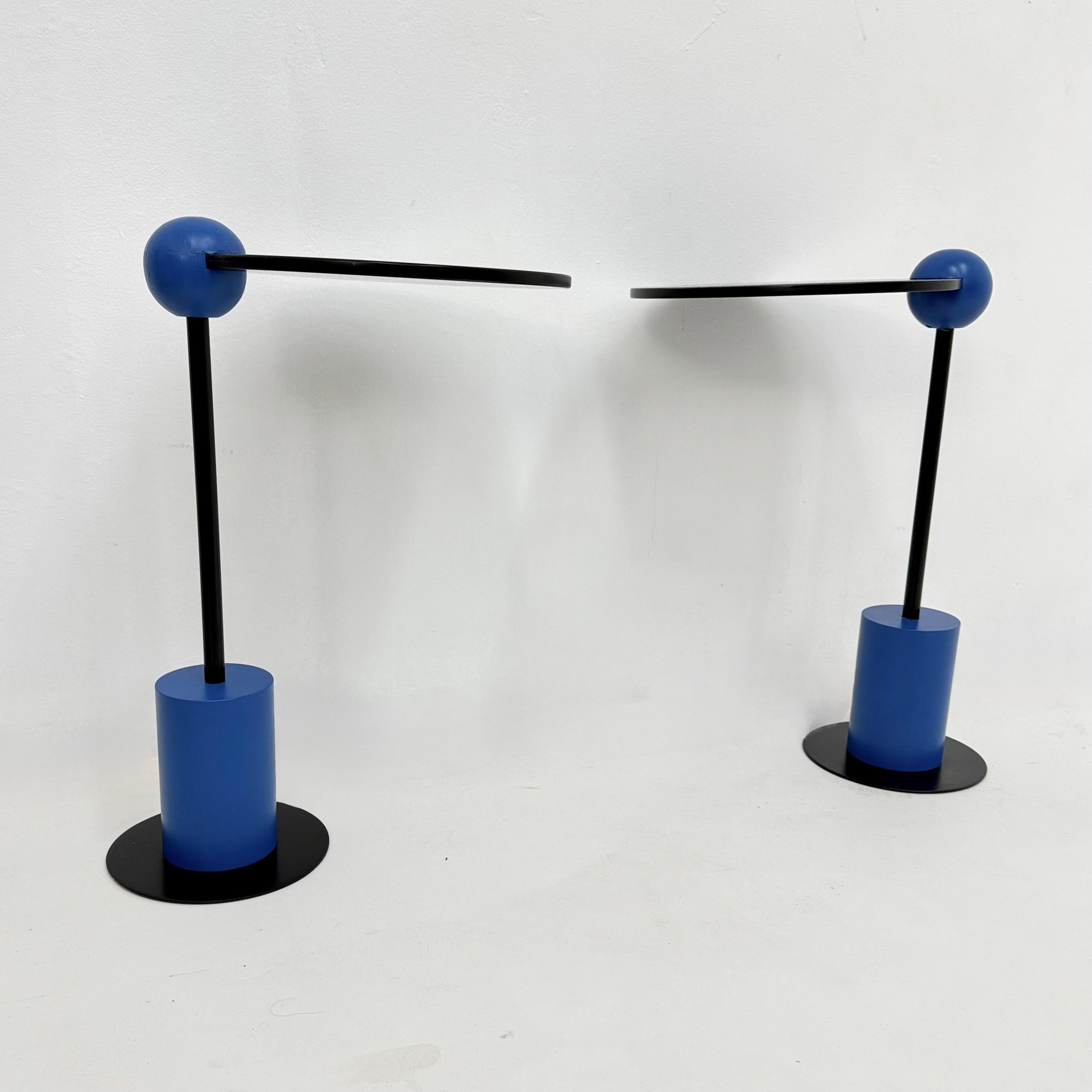 Paar Beistelltische Edward Geluk für Arco - 1980er Jahre 'Piccolo' postmodern Memphis (Metall) im Angebot