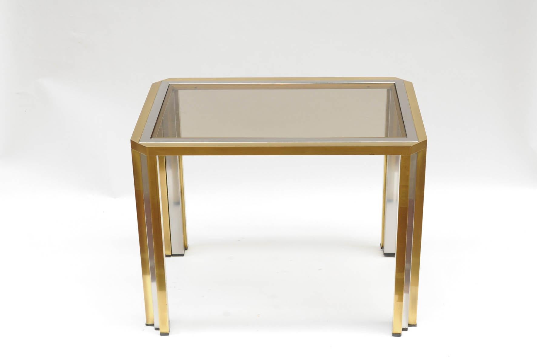 Pair of side tables in brass and stainless steel
with smoked glass.