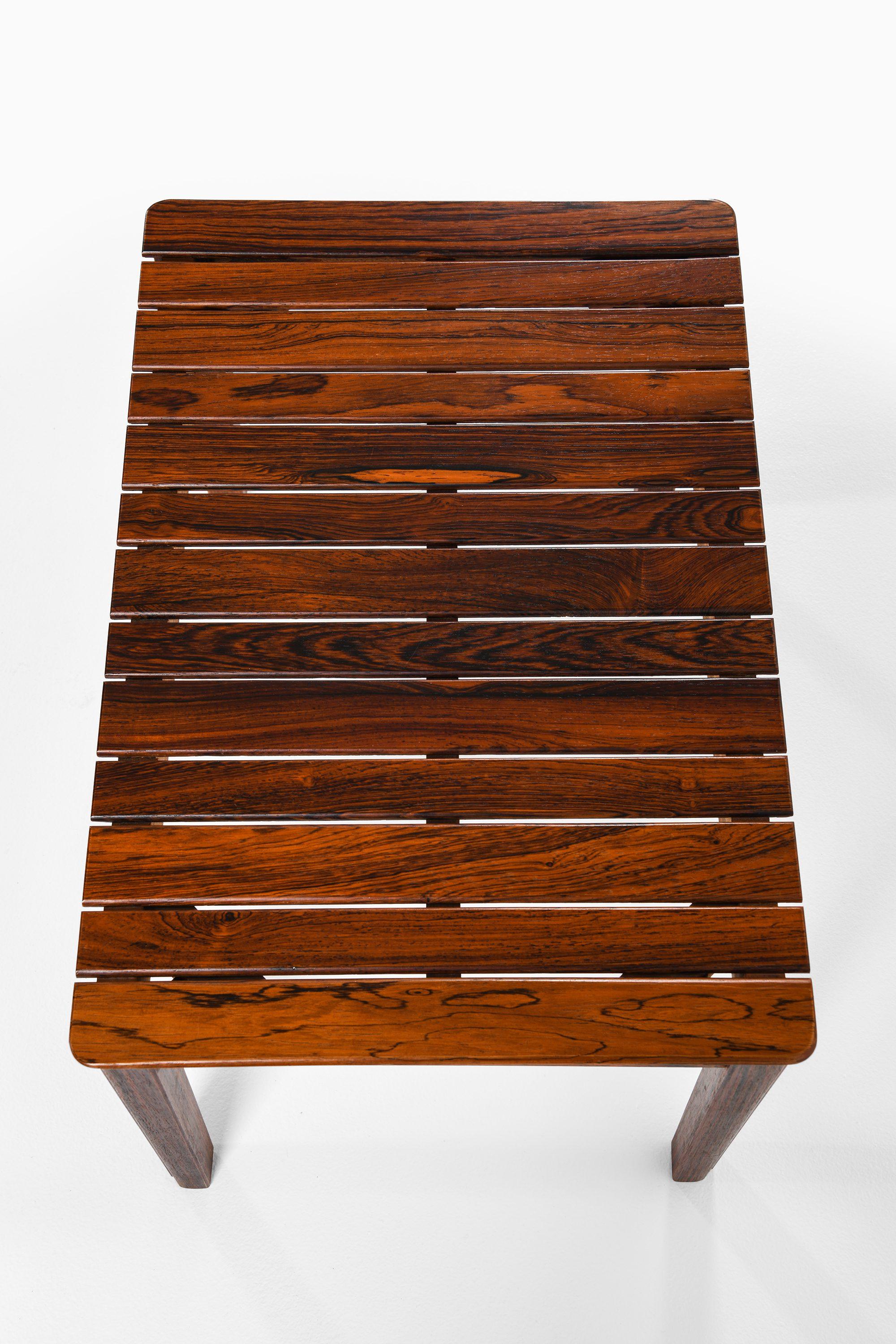 Mid-Century Modern Paire de tables d'appoint / bancs en palissandre massif, années 1960 en vente