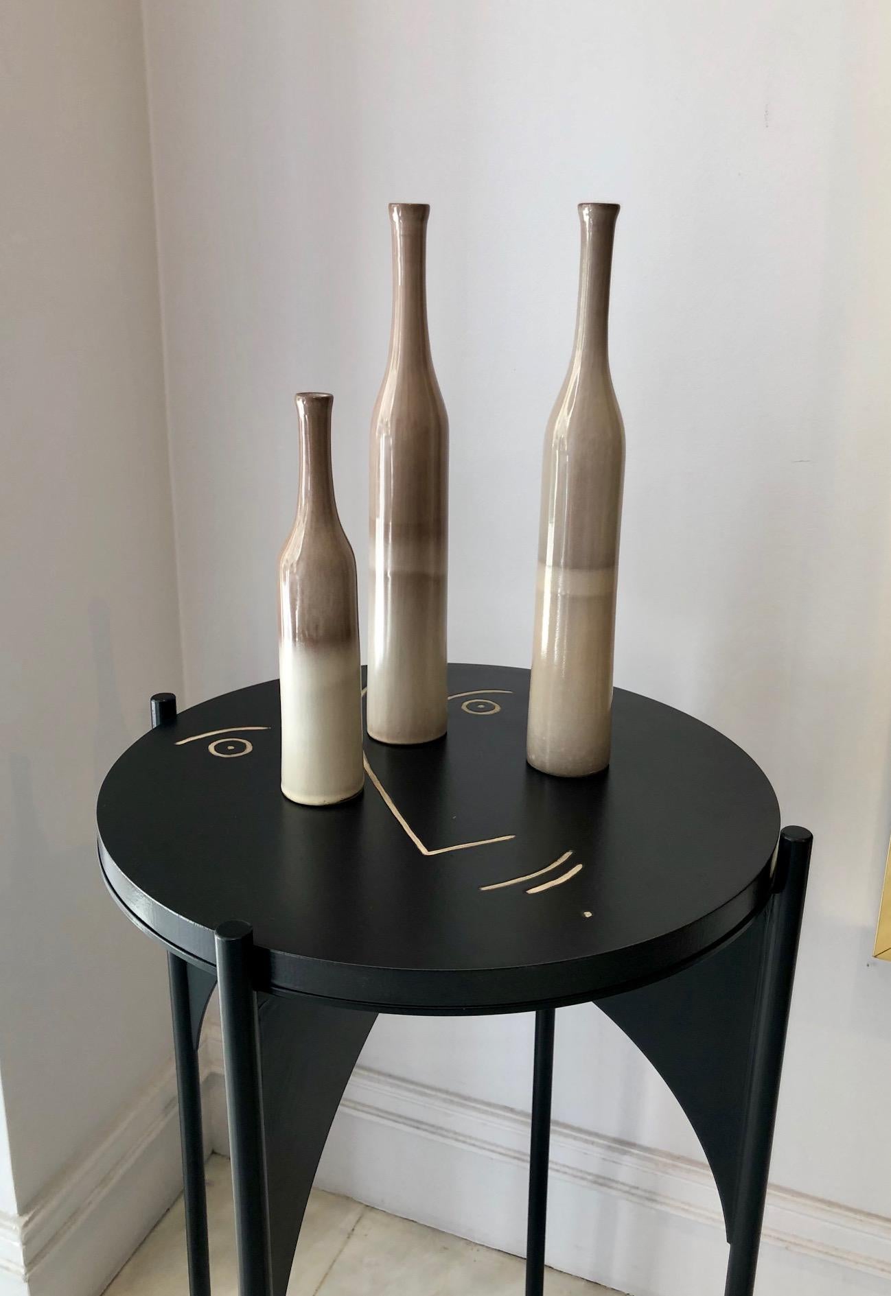 Paire de tables d'appoint avec cadre en métal noir et plateau en céramique par Dalo en vente 2