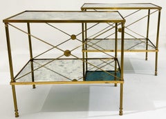 Paire de tables d'appoint en laiton et plateaux en miroir oxydé, Maison Jansen