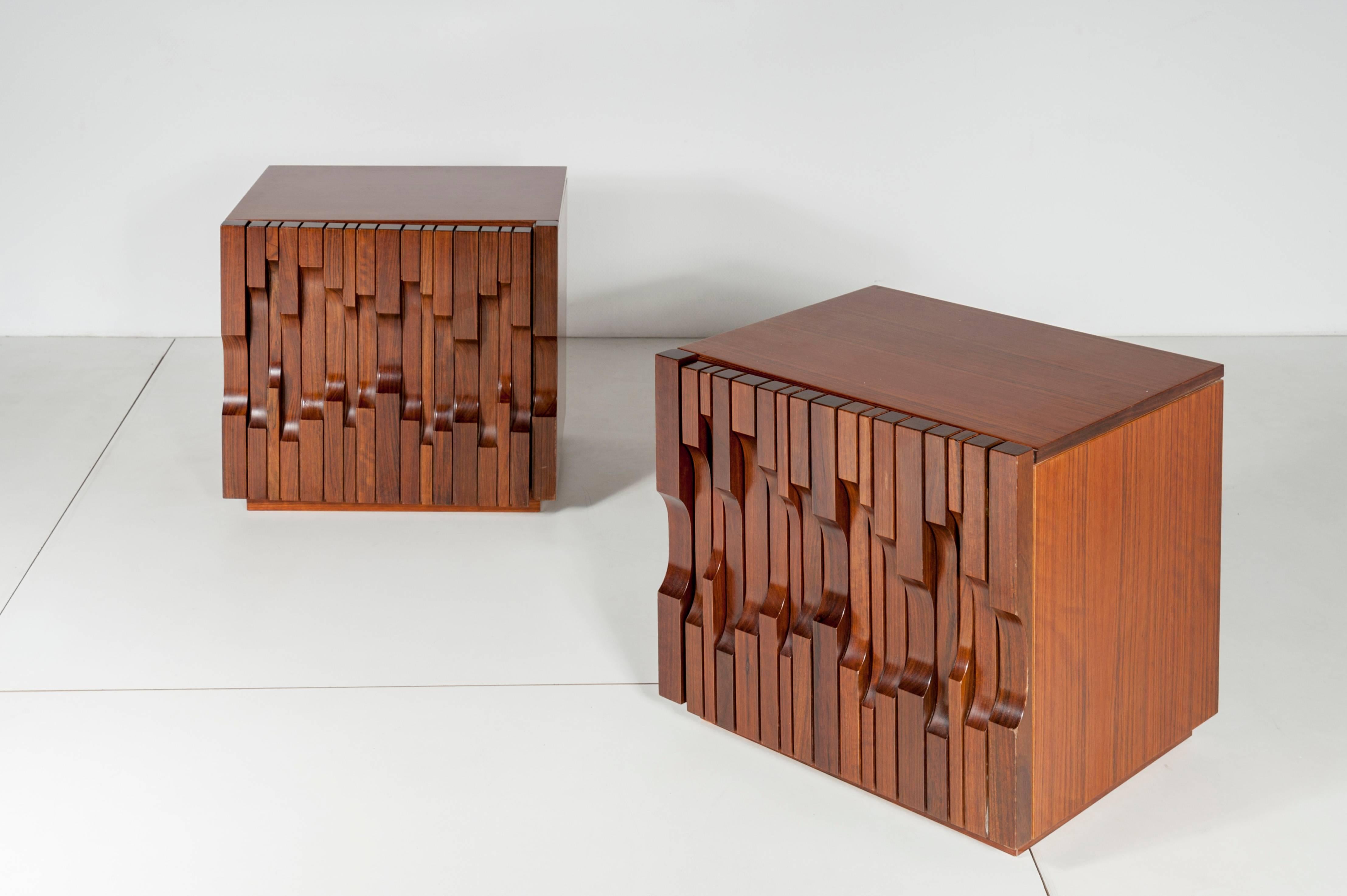 Pair of side table African walnut veneer “Norman” model, designed by Luciano Frigerio. Shelf system inside. Manufactured in Desio, Italy, circa 1972.
Luciano Frigerio (1929-1999) was the son of a family of healers who settled in 1899. The piano was