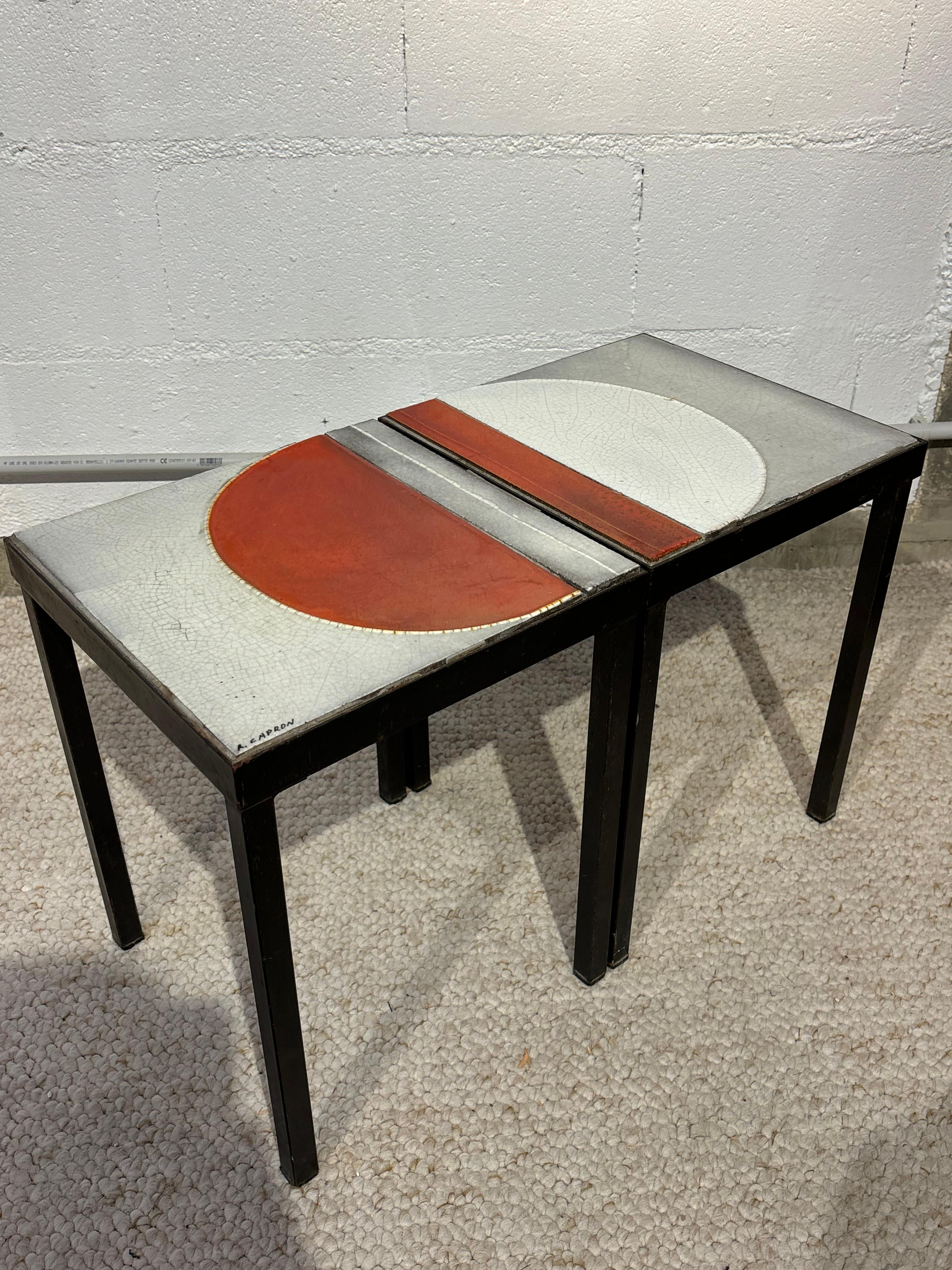 Mid-Century moderno Pair of side tables by Roger Capron in vendita