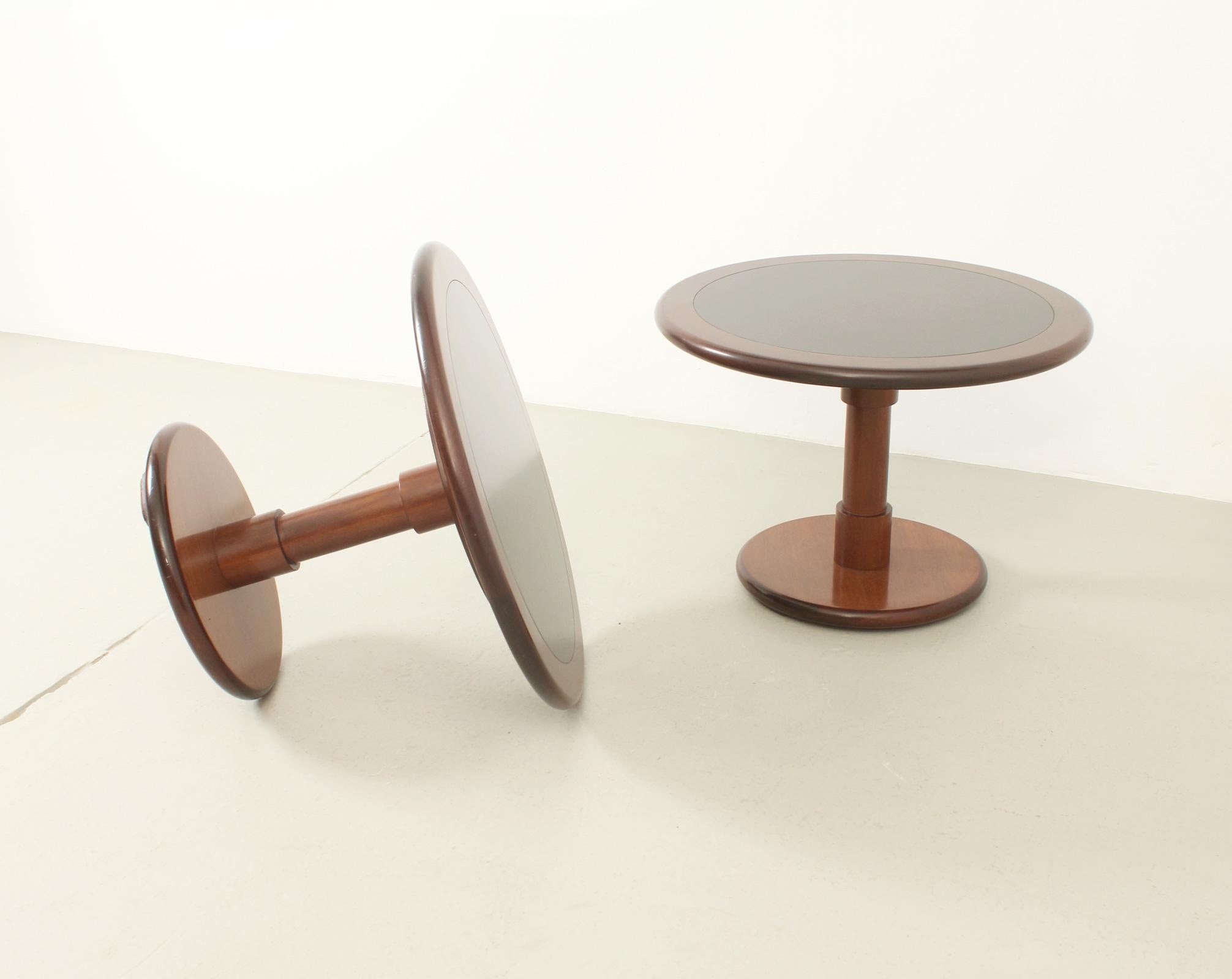 Paire de tables d'appoint des architectes espagnols Corre & Milá, 1961 en vente 4