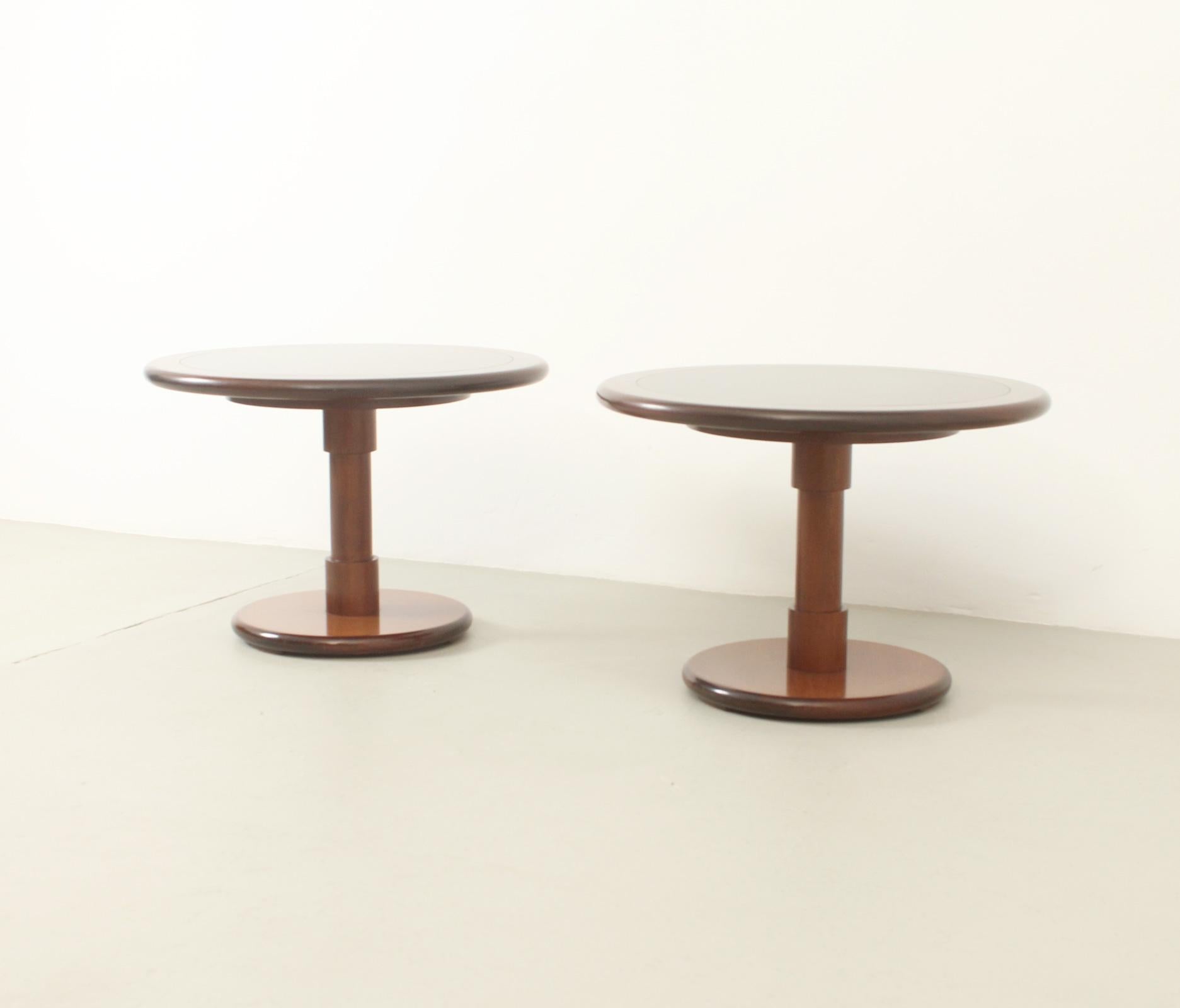 Paire de tables d'appoint des architectes espagnols Corre & Milá, 1961 en vente 5