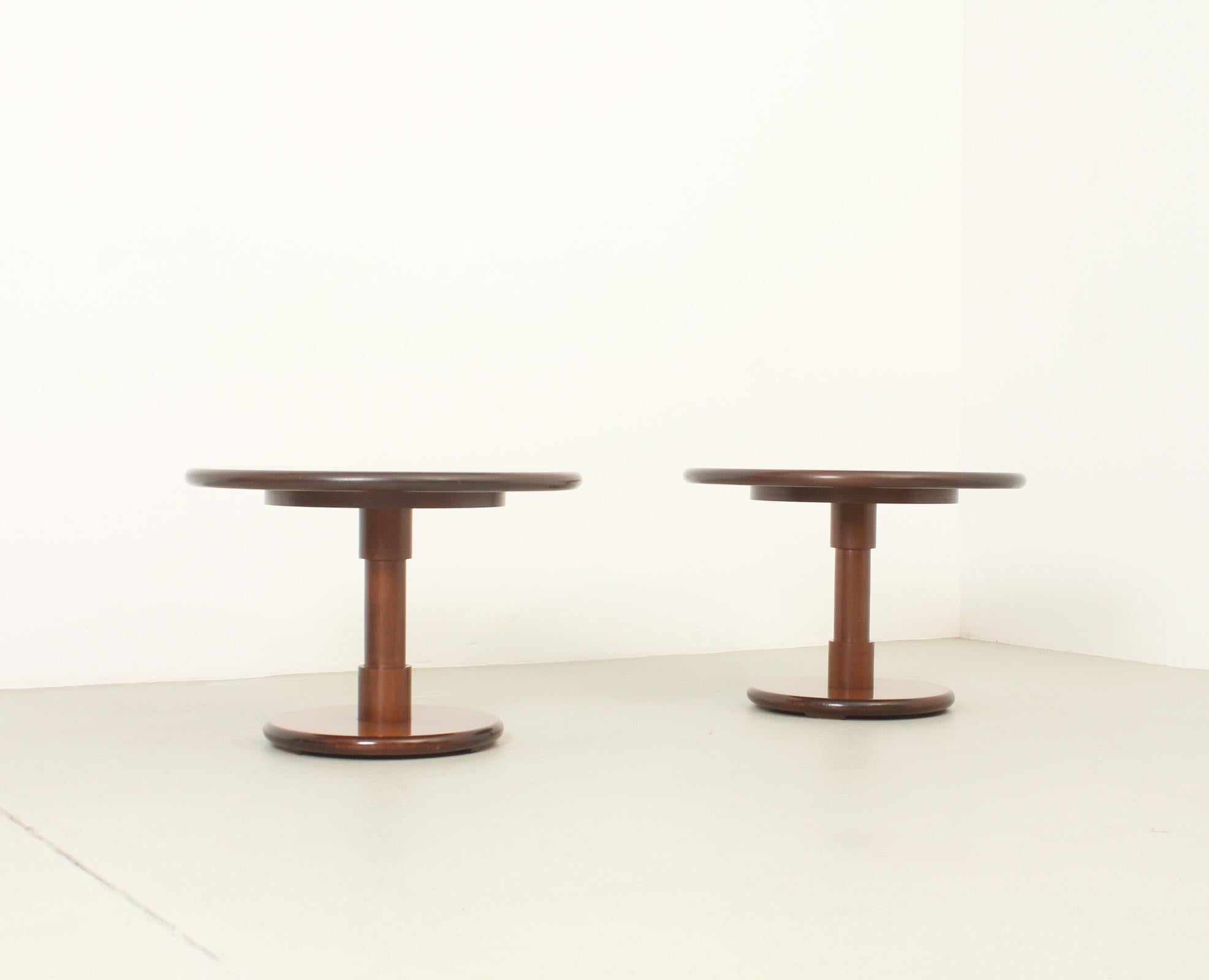 Espagnol Paire de tables d'appoint des architectes espagnols Corre & Milá, 1961 en vente